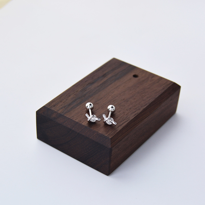 “เช็คสินค้าทัก line ก่อนโอนนะคะ”ต่างหูสำหรับผิวแพ้ง่าย จิวเงินแท้ 92.5% ก้านมาตรฐาน แบบขันน็อต Knot_ES495