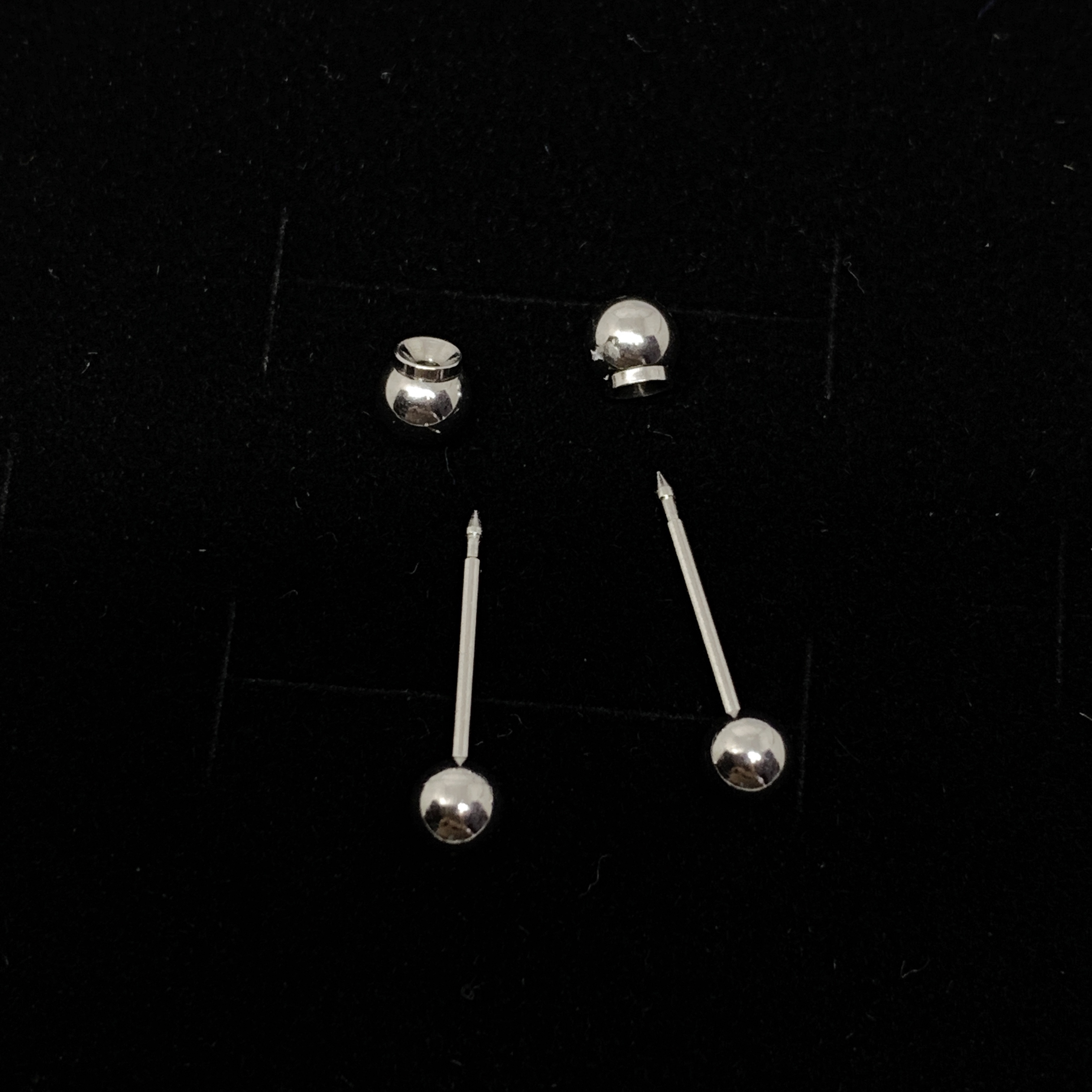 (สำหรับเจาะ)แป้นหมวก สแตนเลสเกรดการแพทย์ Ball 4 mm แพคเกจปลอดเชื้อ ปลอดภัย100%