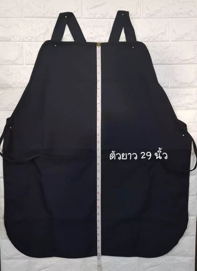 ผ้ากันเปื้อนสีดำ เนื้อผ้าโซล่อน ผ้ากันเปื้อนสีดำ ขนาด 65 ซม.x 75 ซม. เนื้อผ้าโซล่อน อย่างดี สายไขว้หลัง กระเป๋า 2 ใบ 1ซิป