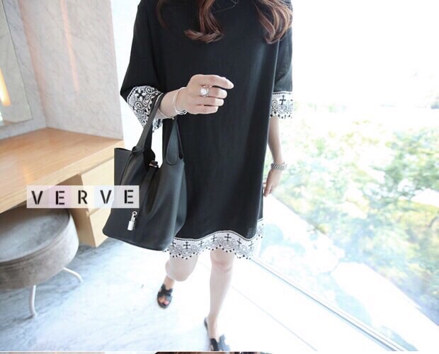 เดรสทรงโอเวอร์ไซส์แขนและชายแต่งลูกไม้ฉลุ งานสวย ใส่สบาย แนะนำเลยค่าา 3 สี ขาว ดำ ครีม