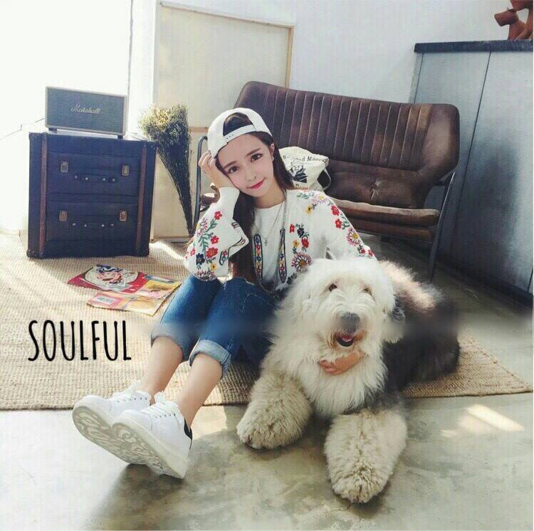 เสื้อไหมพรมถัก ปักลายดอก งานเป๊ะมาก น่ารักสุดๆ ไม่หนาไม่บางน้า กำลังดีเลย จะหนาวแล้วไม่พลาดน้าตัวนี้