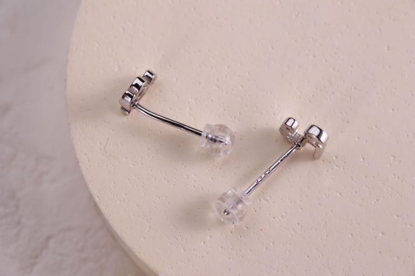 ต่างหูสำหรับผิวแพ้ง่าย เงินแท้ 92.5% ตัวอักษรภาษาอังกฤษ ก-ฮ เลือกผสมได้เลยค่ะ (ราคาต่อข้าง)_ES002