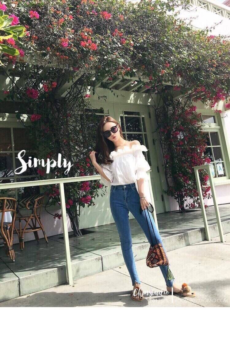 เสื้อปาดไหล่ แขนจั้ม แต่งลอนระบายน่ารักๆที่อกและแขน เนื้อผ้าดีมากกก แมตซ์กับอะไรก็น่ารัก งานสวย ใส่ออกมาน่ารักตามแบบเป๊ะเลยค่า