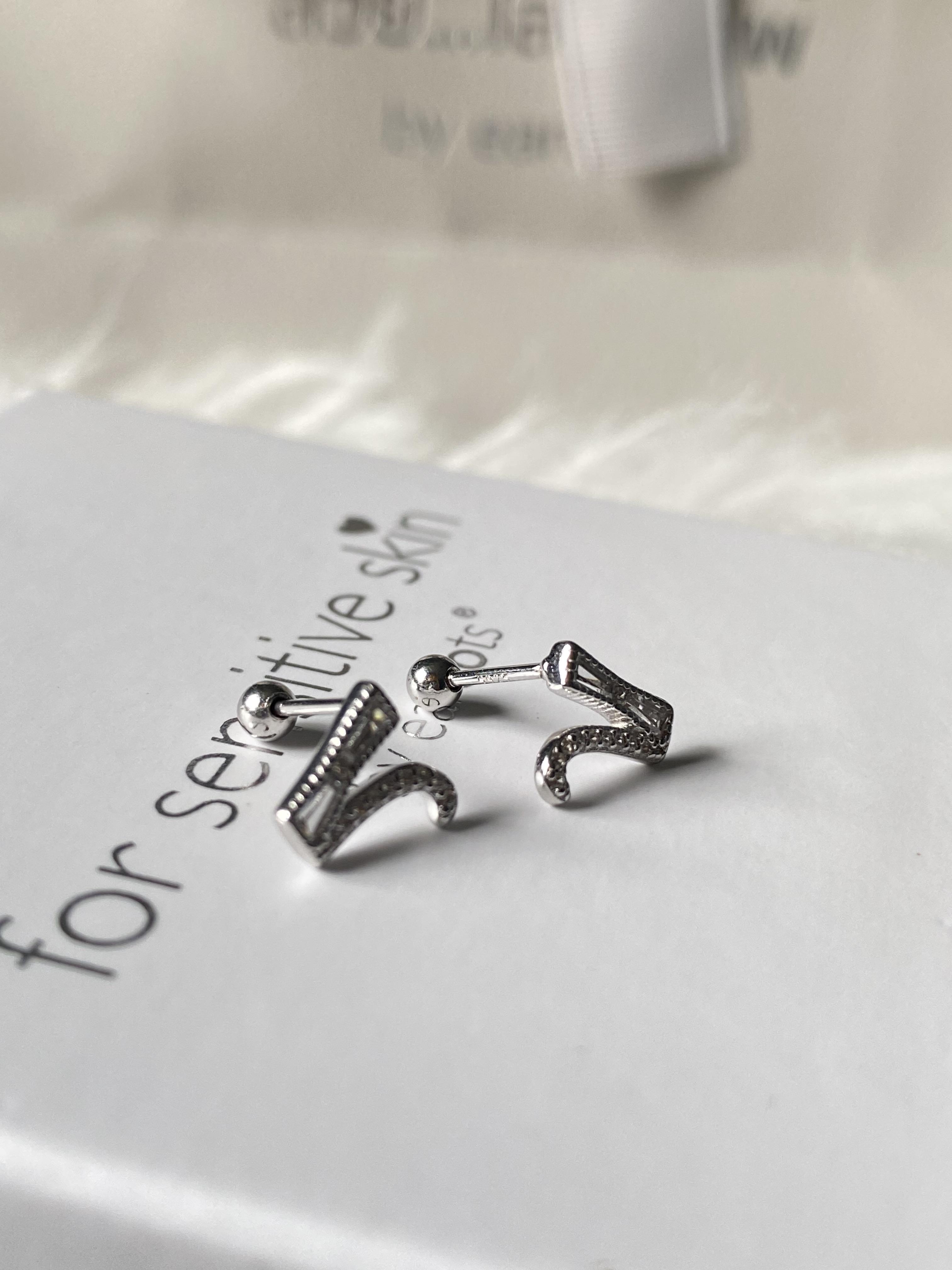 “เช็คสินค้าทัก line ก่อนโอนนะคะ”ต่างหูสำหรับผิวแพ้ง่าย จิวเงินแท้ 92.5% ก้านมาตรฐาน แบบขันน็อต Easter(ราคา/ข้าง)_ES759