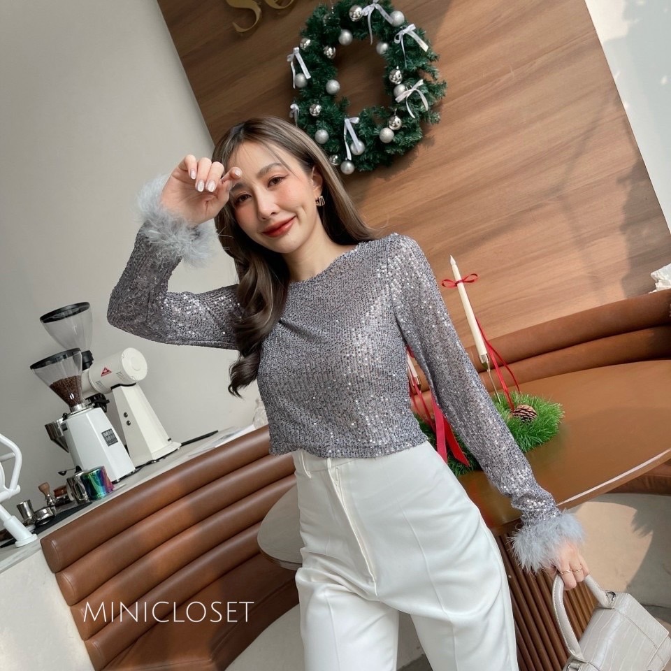 เสื้อปักเลื่อมวิ้งๆ แขนยาวปลายแขนแต่งขนนกน่ารัก ใส่เที่ยว ใส่ออกงานสวย