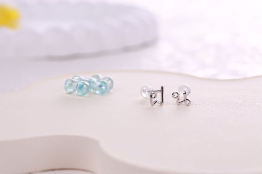 ต่างหูสำหรับผิวแพ้ง่าย เงินแท้ 92.5% ตัวอักษรภาษาอังกฤษ ก-ฮ เลือกผสมได้เลยค่ะ (ราคาต่อข้าง)_ES002