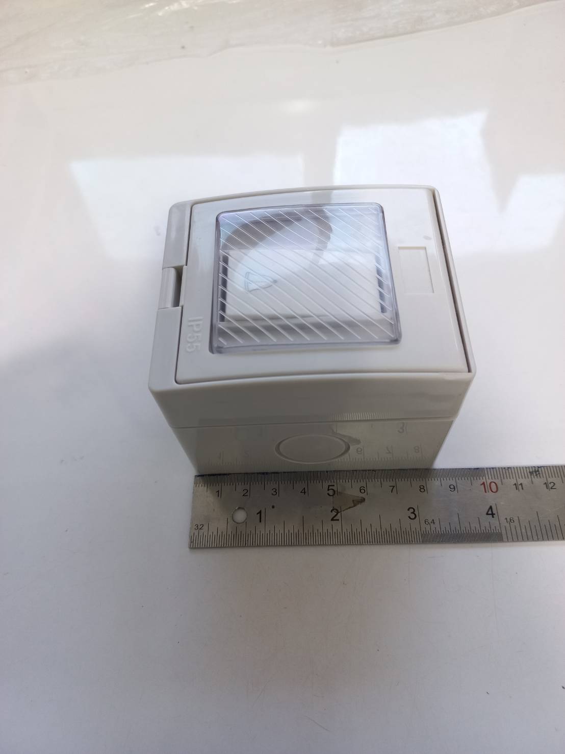 OT172 สวิทกดกริ่งกันน้ำ กันฝุ่น 1 ช่อง ฝาเปิด-ปิด ได้ 220V/10A