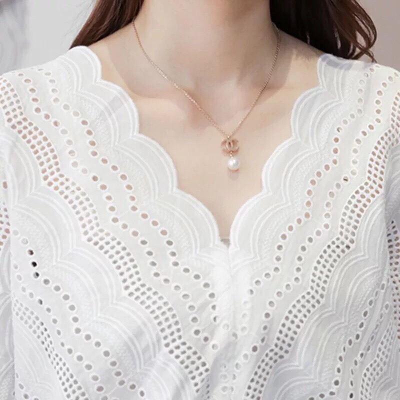 เสื้อผ้าป่าน คอวี งานฉลุทั้งตัว จั๊มเอวและปลายแขน งานสไตล์เกาหลี แมทได้หลายสไตล์ค่ะ ใส่ไปชิวๆ เก๋ๆ รับลมร้อนกันค่ะ