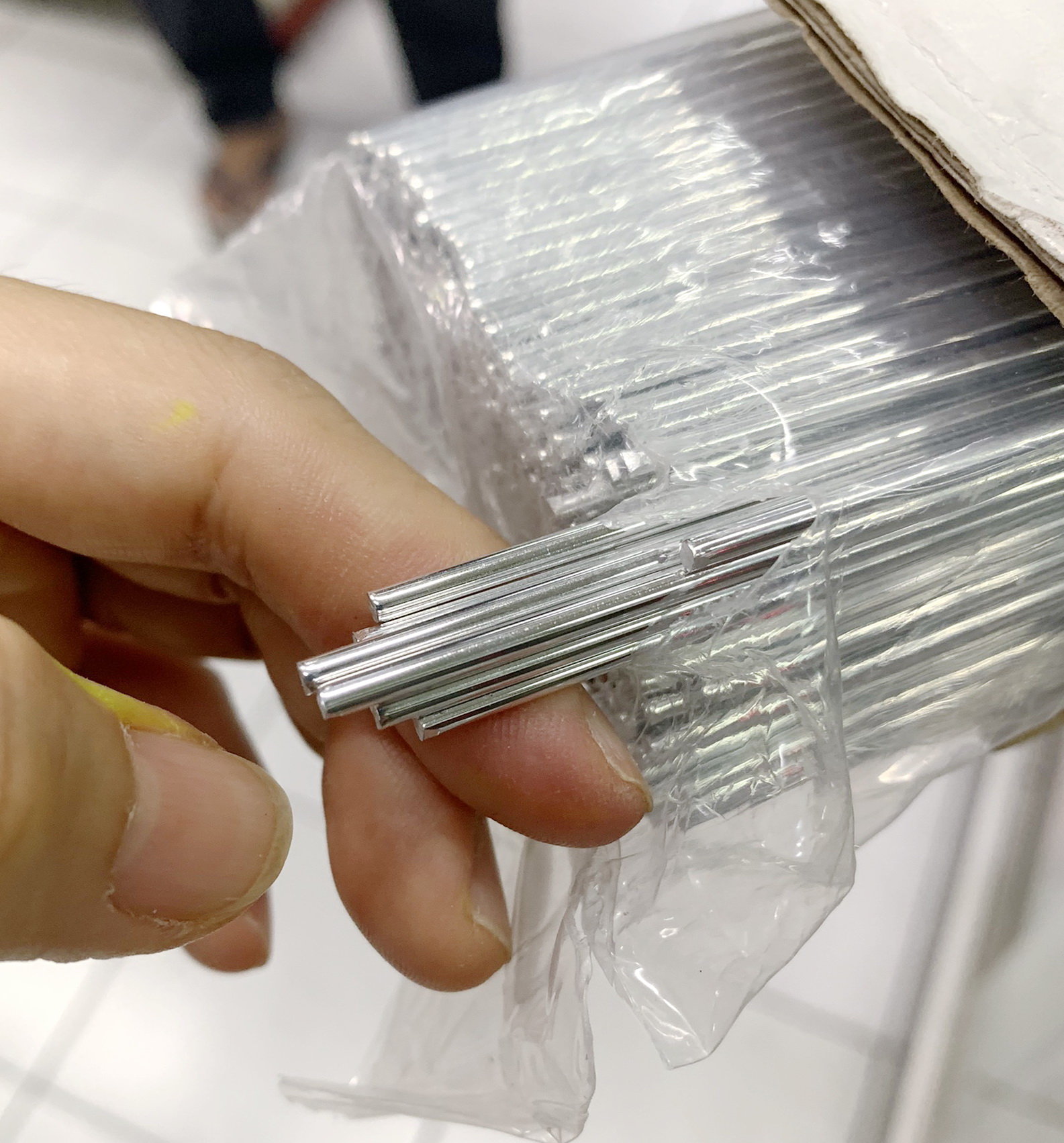 ลวดเชื่อมอลูมิเนียมแก๊ส YAWATA 5356 2.4 (แบ่งขาย 1 กก.)