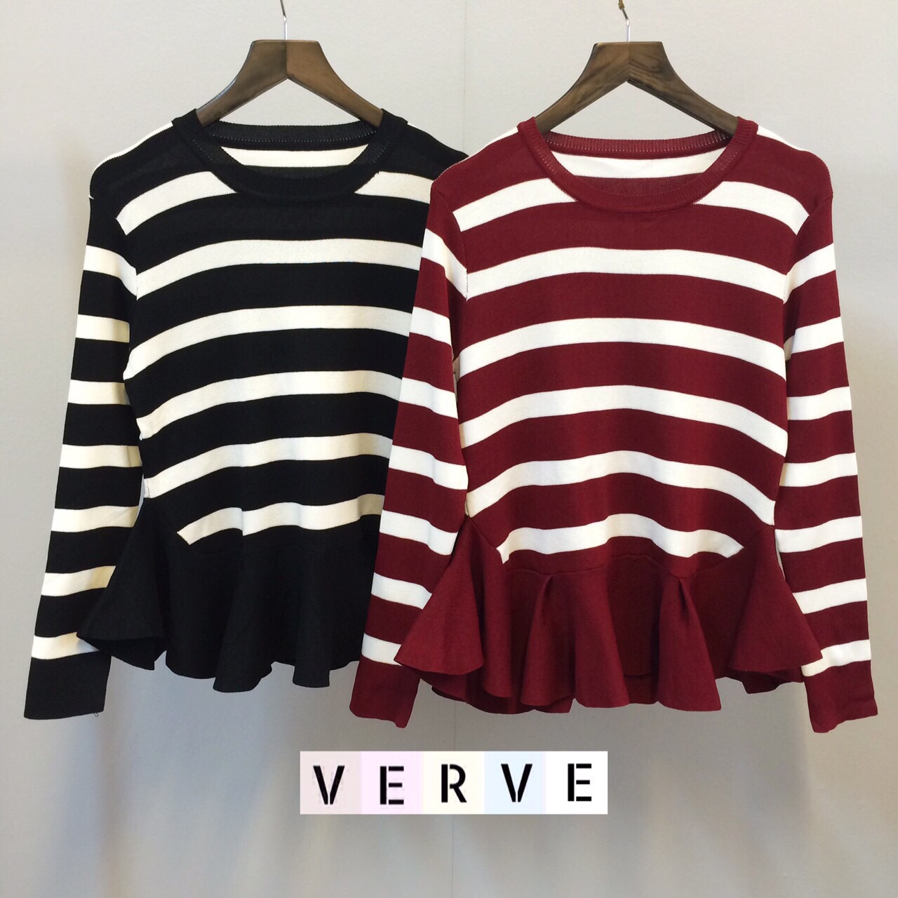 เสื้อไหมพรมลายทาง ชายระบาย ทรงสวยมากๆ เนื้อผ้าดี๊ดี ชายระบายสวย ใส่แล้วน่ารักมากๆ พูดเลออออ 2 สี แดง ดำ