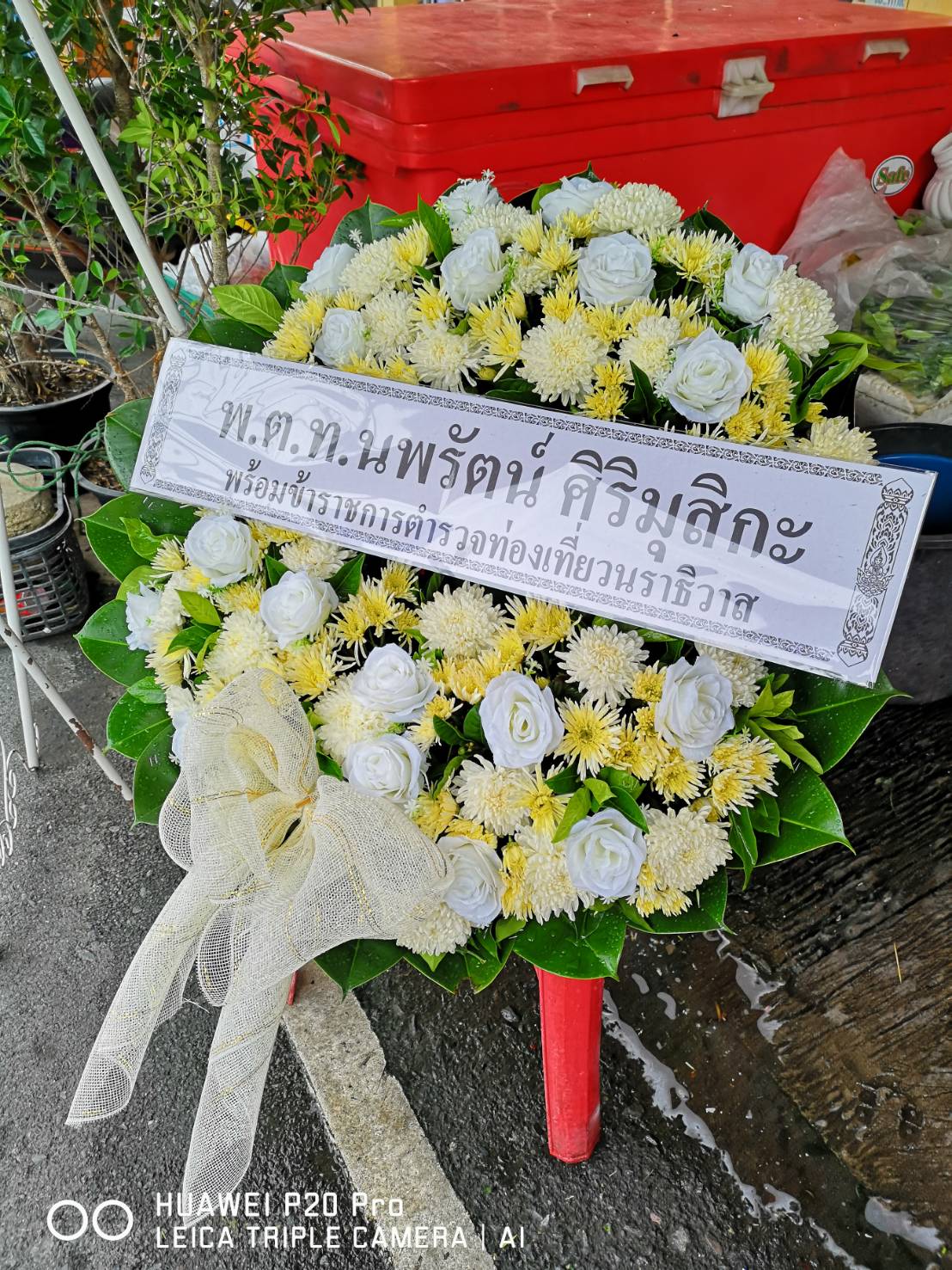 ดอกไม้ไว้อาลัยงานศพ โทนสีขาว