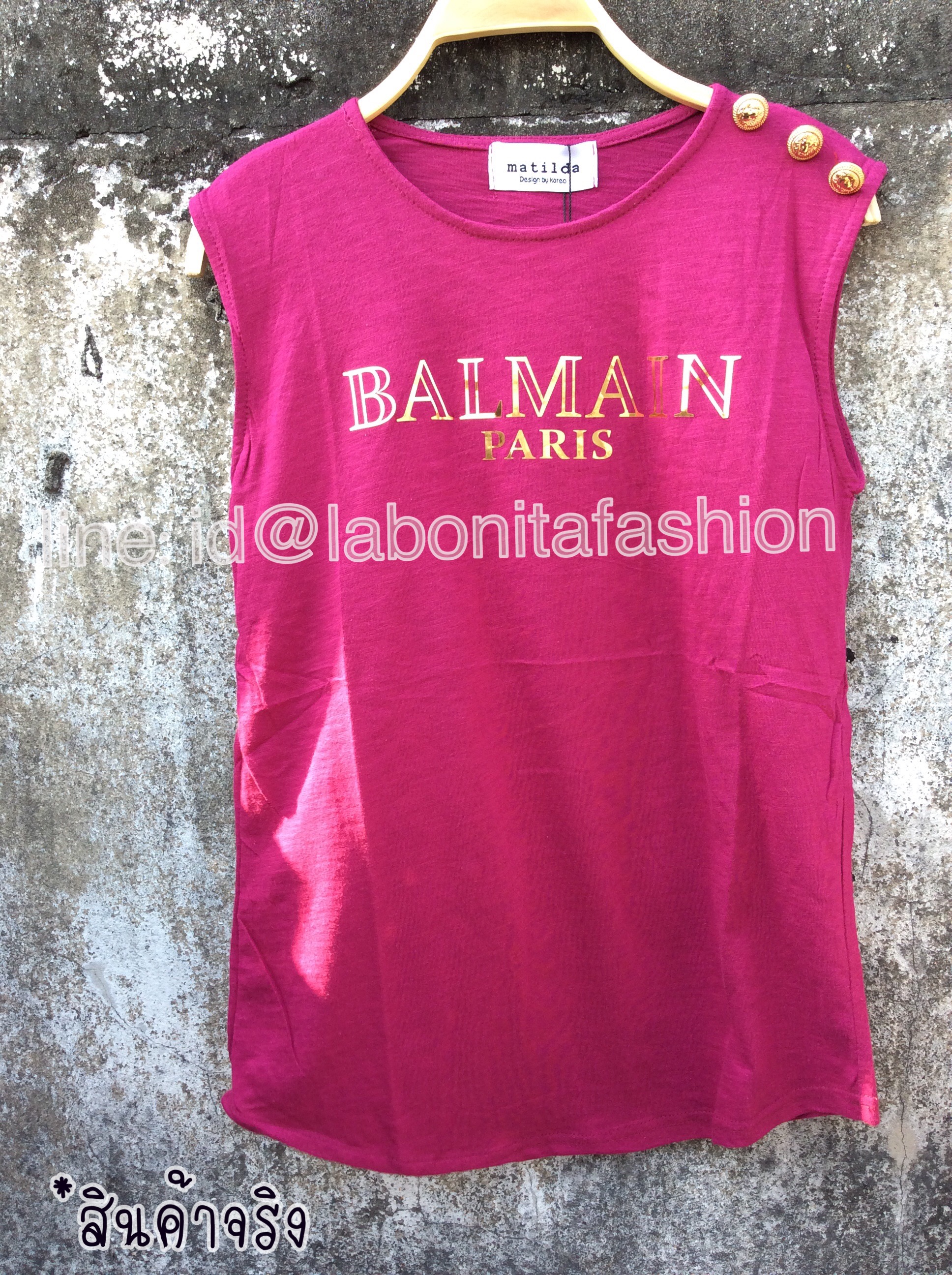 เสื้อกล้ามแขนกุดแต่งคอกลมค่ะ งานสุดชิคเก๋ไก๋ที่ไม่ควรพลาดจ้ะ ด้านหน้ามาพร้อมงานสกรีนลายเป็นคำว่า Balmain ค่ะ เนื้อผ้าดี สวมใส่สบายมากๆ