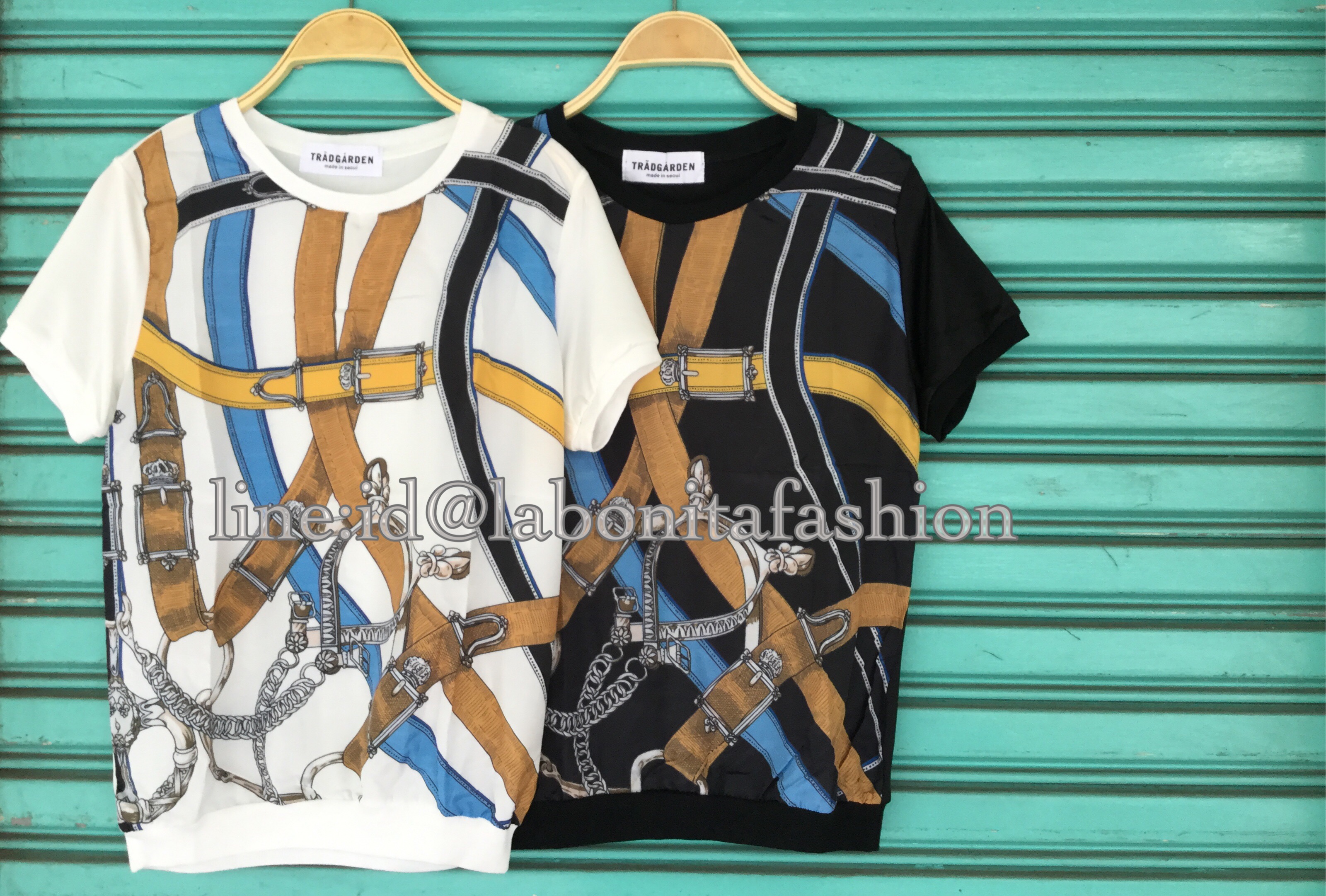 Hermejump สินค้าพร้อมส่ง...NEW ARRIVAL... เสื้อแขนสั้นเอวจั้ม ปริ้นท์ลายแบรนด์ดังแอร์เมส งานป้ายเกาหลี ลายนี้ขายดีทุกแพทเทิร์น ผ้าเป็นsilk satin ลื่น นิ่ม เนื้อผ้าดี แพทเทิร์นสวยหรู ส่วนตัวชอบมาก ลายส้วยสวย แมทง่ายมาก งานN signature premium conceptsignatu