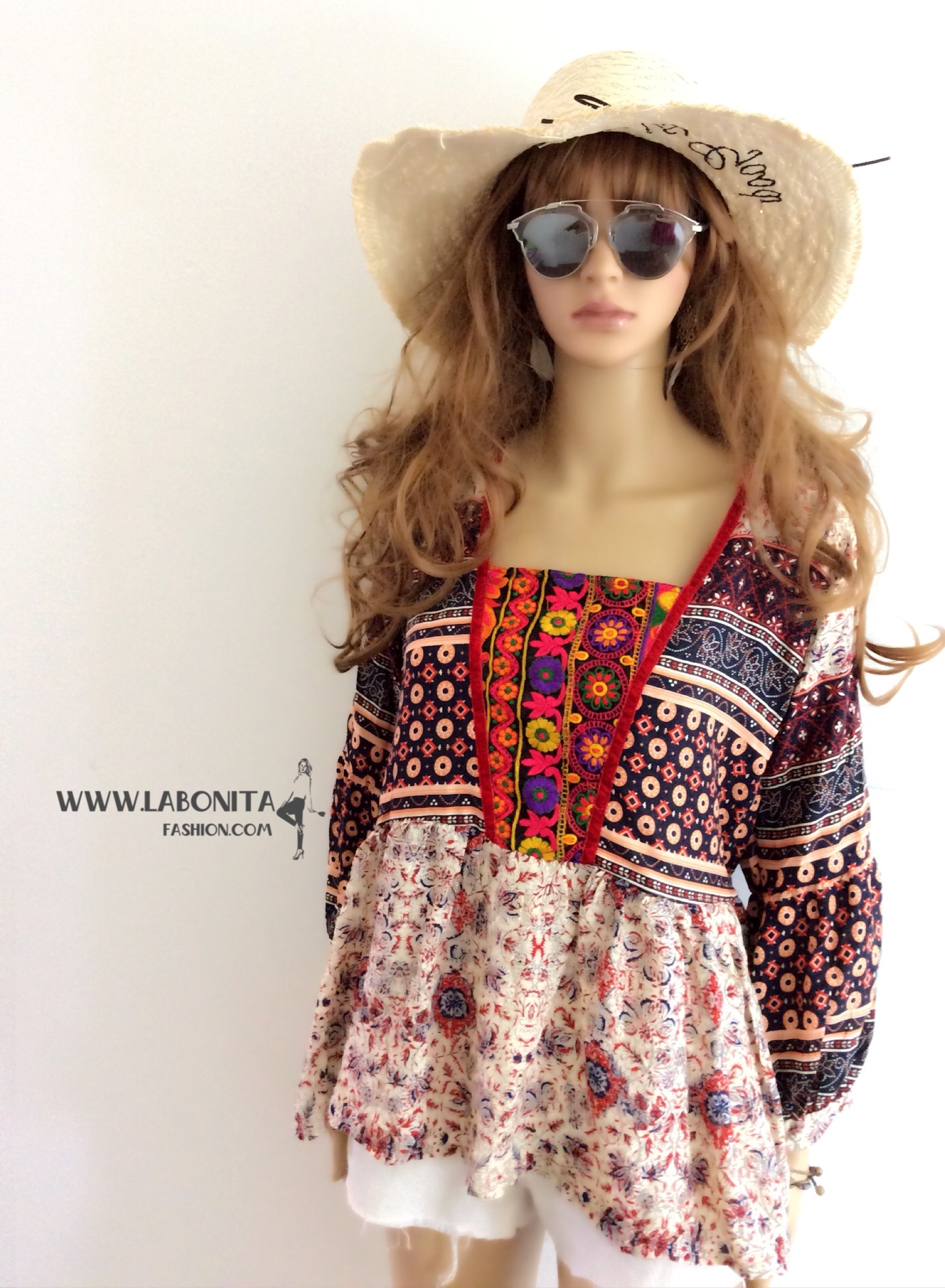 เสื้อโบฮีเมียนทรงสวย อกเสื้อปักลายชนเผ่างานน่ารักมากๆค่ะ