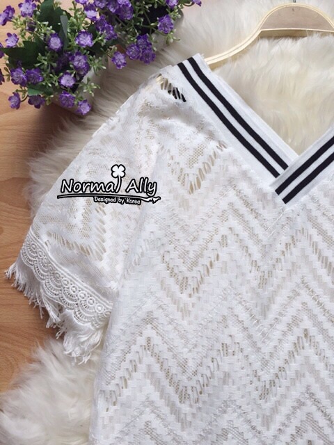 เดรสลูกไม้ เดรสคอวีสีขาว