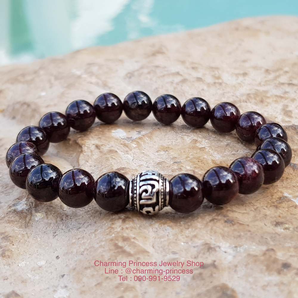 Garnet โกเมน 8 mm หินสำหรับคนเกิดเดือนมกราคม ความหมายดีมากๆ ทำมาค้าขึ้น ร่ำรวยเงินทอง พรั่งพร้อมลาภยศวาสนา พร้อมสัญลักษณ์เงินแท้บทสวดมนต์เจ้าแม่กวนอิมนำความโชคดี