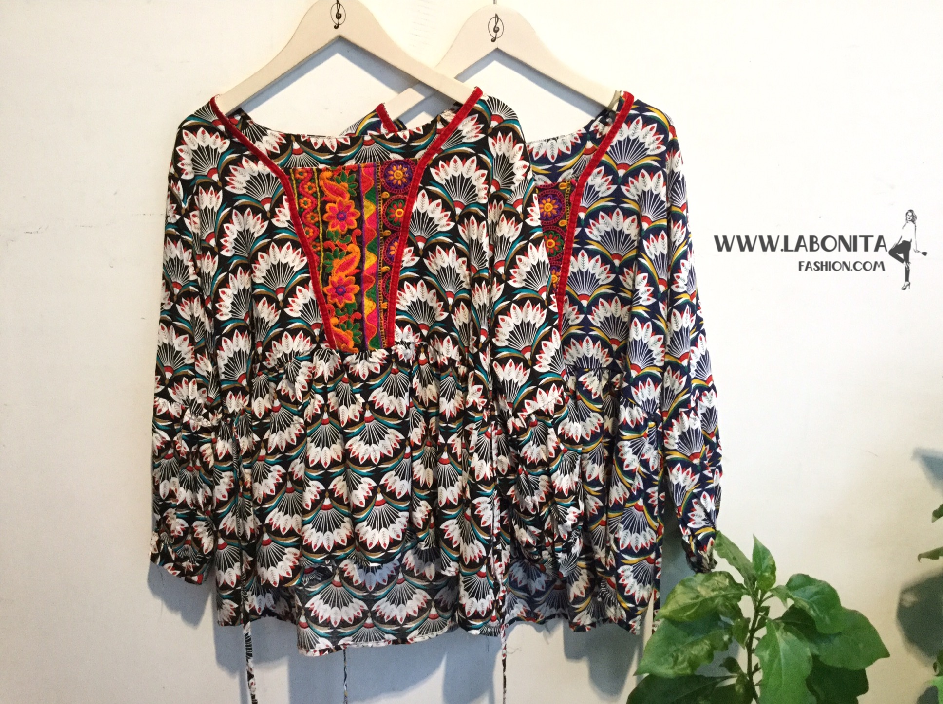 เสื้อโบฮีเมียนทรงสวย อกเสื้อปักลายชนเผ่างานน่ารักมากๆค่ะ