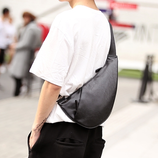 พร้อมส่ง กระเป๋าผู้ชายคาดอก สะพายลำลองสบายๆ แฟขั่นเกาหลี
