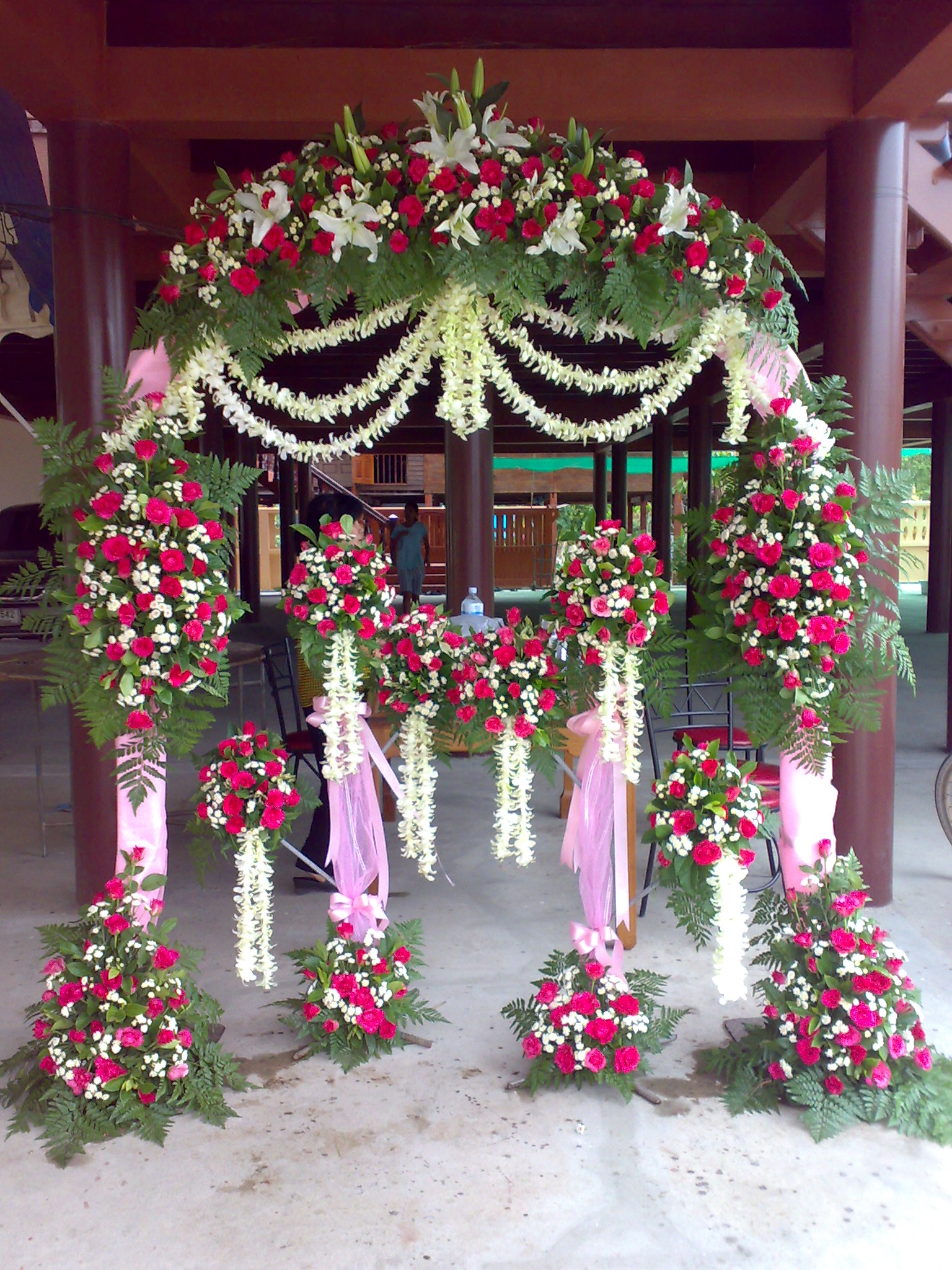 ซุ้มโค้ง กุหลาบสีชมพู