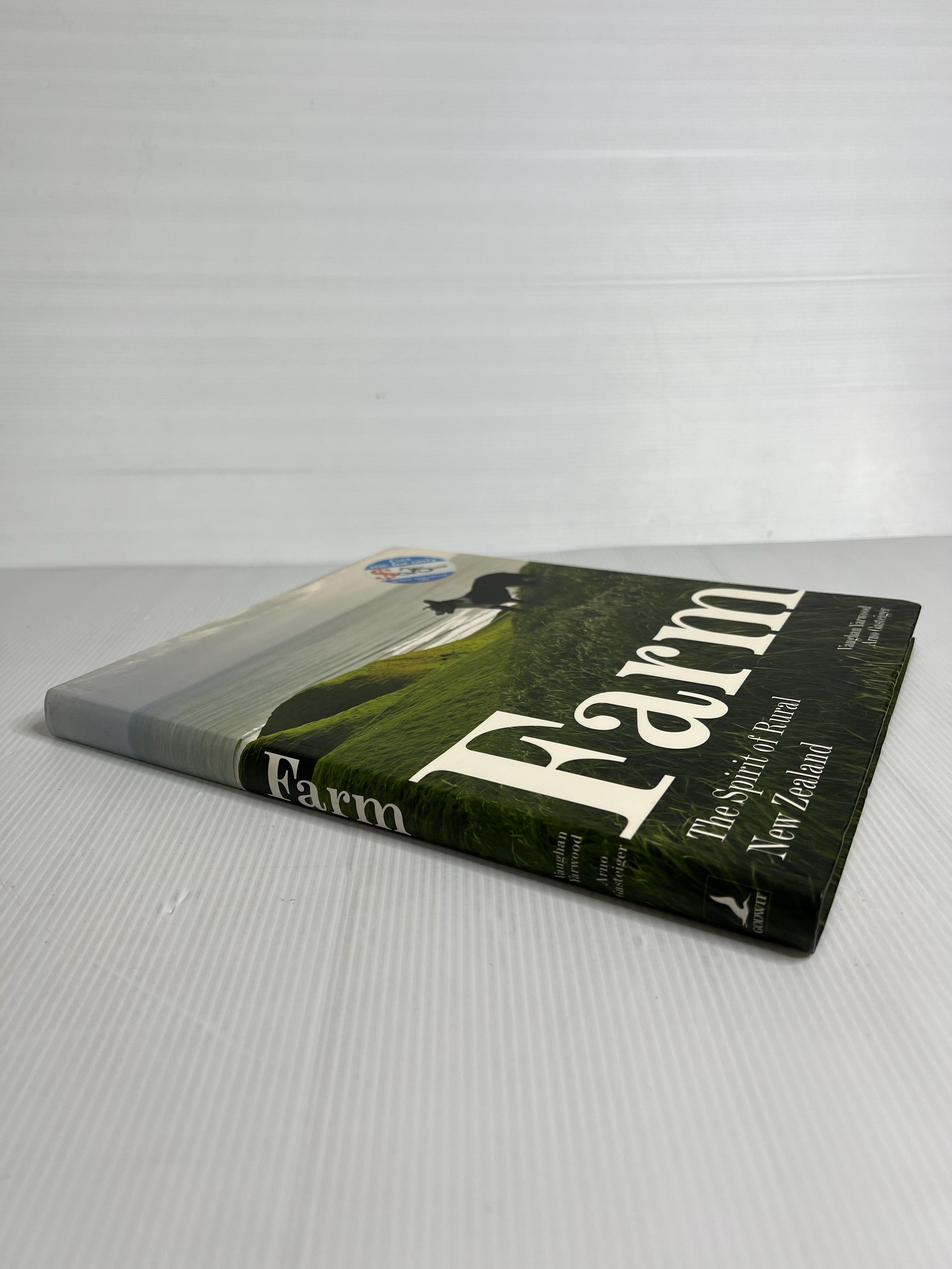 Farm: The Spirit of Rural New Zealand Vaughan Yarwood January 1, 2006 90-99% Softcover