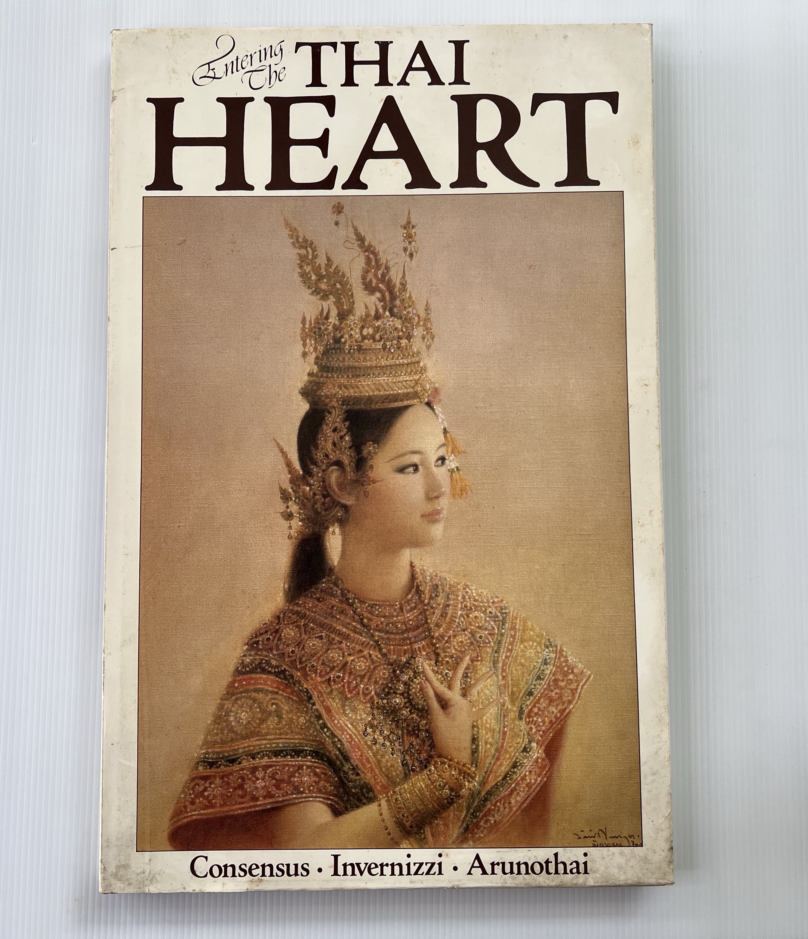 Entering the Thai heart frontcover picture by Jukkrapant posayakit Consensus January, 1984 90-99% Hardcover