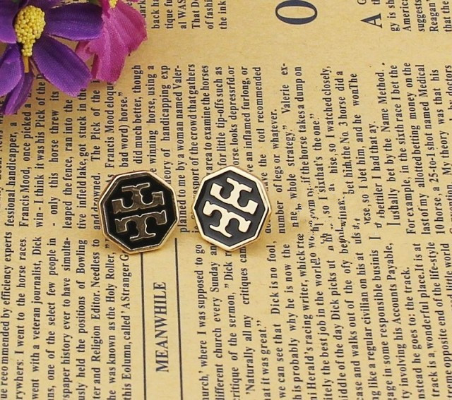 Stud Hexagon By Tory Burch