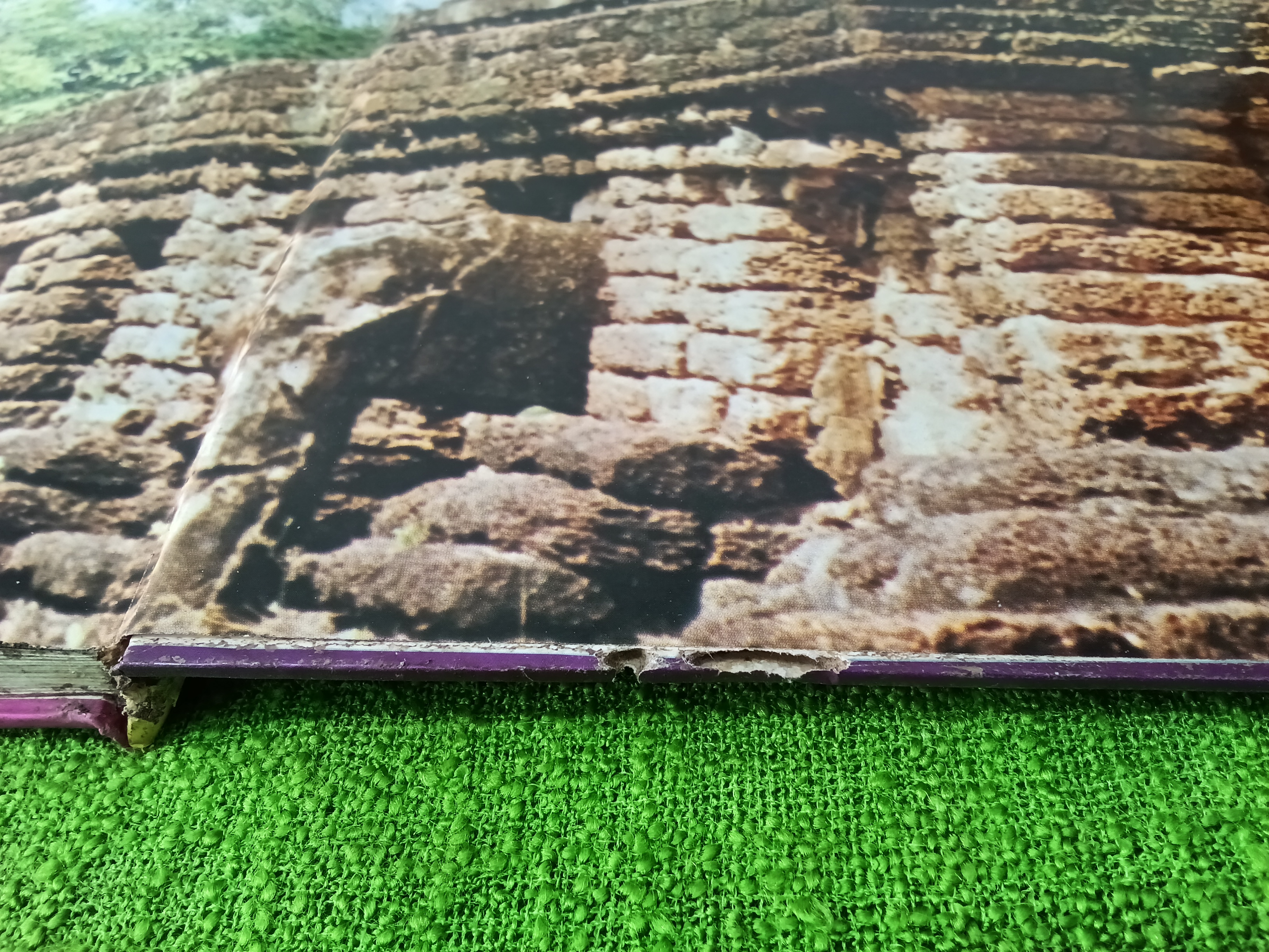 พระพุทธรูปและสิ่งศักดิ์สิทธิ์ เล่ม 1 / นาวาอากาศโท ภาสกร จูฑะพุทธิ 2524 ปกแข็ง