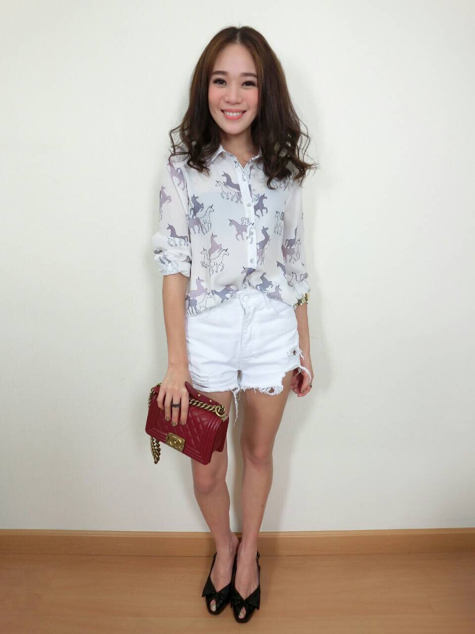 เสื้อเชื้ตผ้าดีมาก ผ้าปริ้นลายม้าน่ารักๆ มาพร้อมเชือกมัดเอว (ลายเดียวกับเสื้อ) สามารถนำมาผูกเอวหรือทำเป็นที่ประดับผมค่ะ