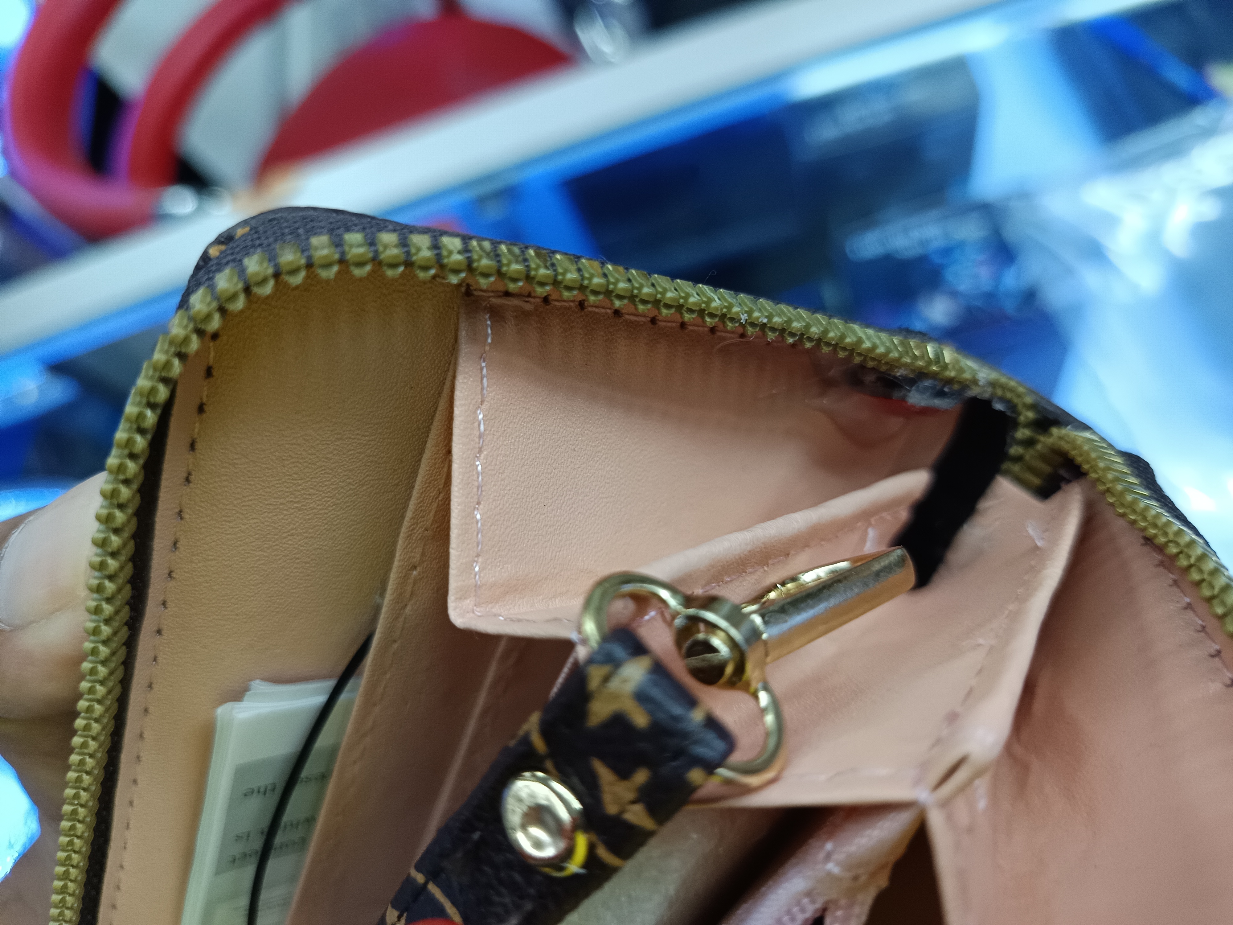 กล้องออนไลน์นักสืบ สายลับกระเป๋าถือผู้หญิง