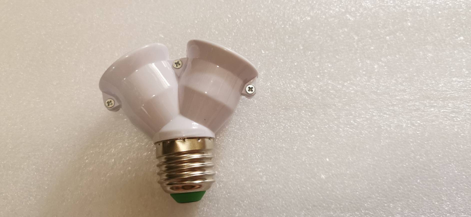 OT131 ขั้วต่อหลอด E27 เข้า 1 ออก 2 ขั้วสั้น ***ใช้กับหลอดรวมไม่เกิน 100 วัตต์