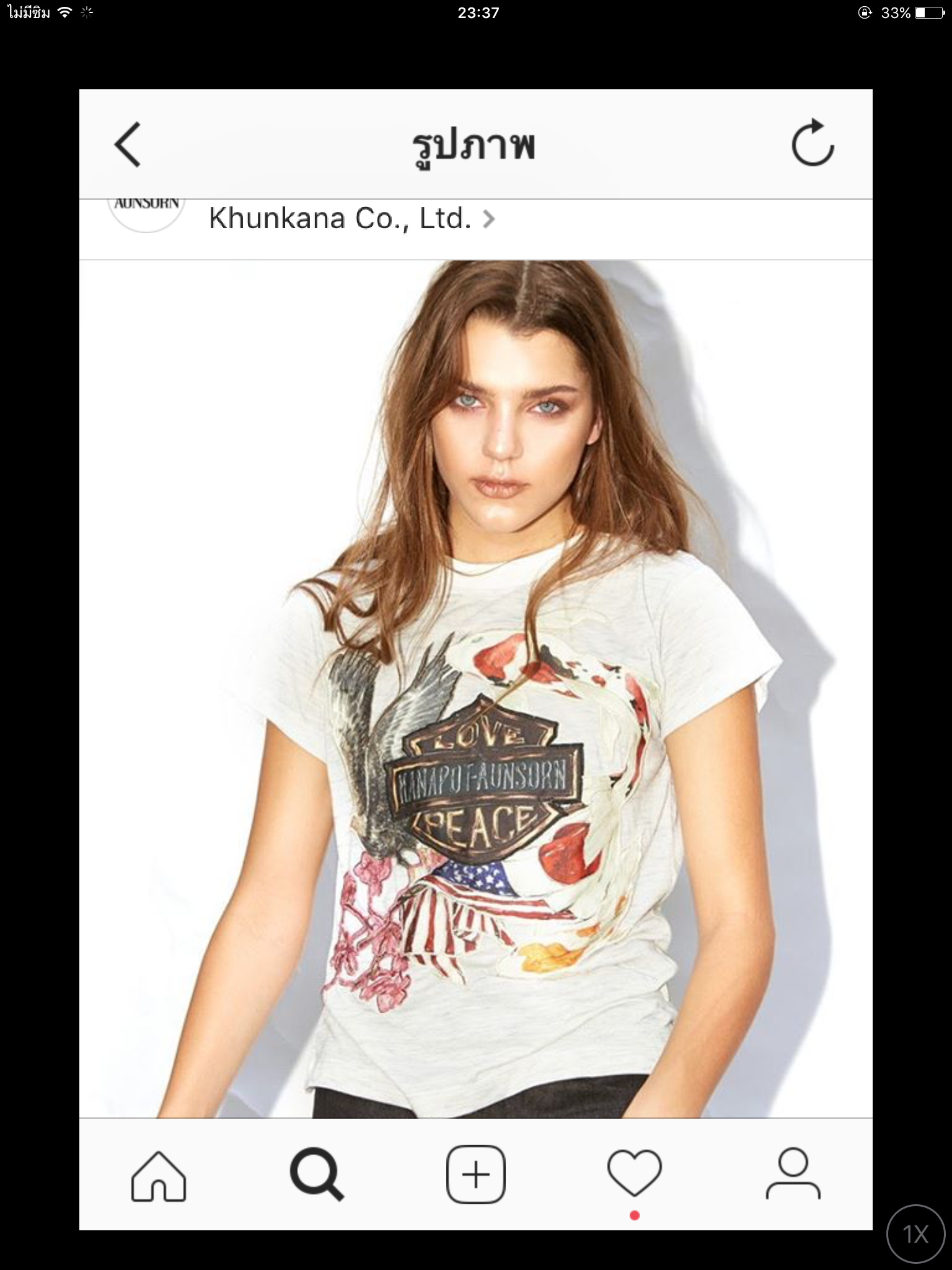 เสื้อยืดแขนสั้น ที่มาพร้อมดีไซน์สวยเท่ห์ ตกแต่งด้วยงานปักลายตรงด้านหน้าเป็นรูปปลาคาร์พค่ะ งานสวยน่ารัก ด้านหลังตกแต่งด้วยงานเว้าคอผูกโบว์ สวยเซ็กซี่ไปในตัวจ้าาา