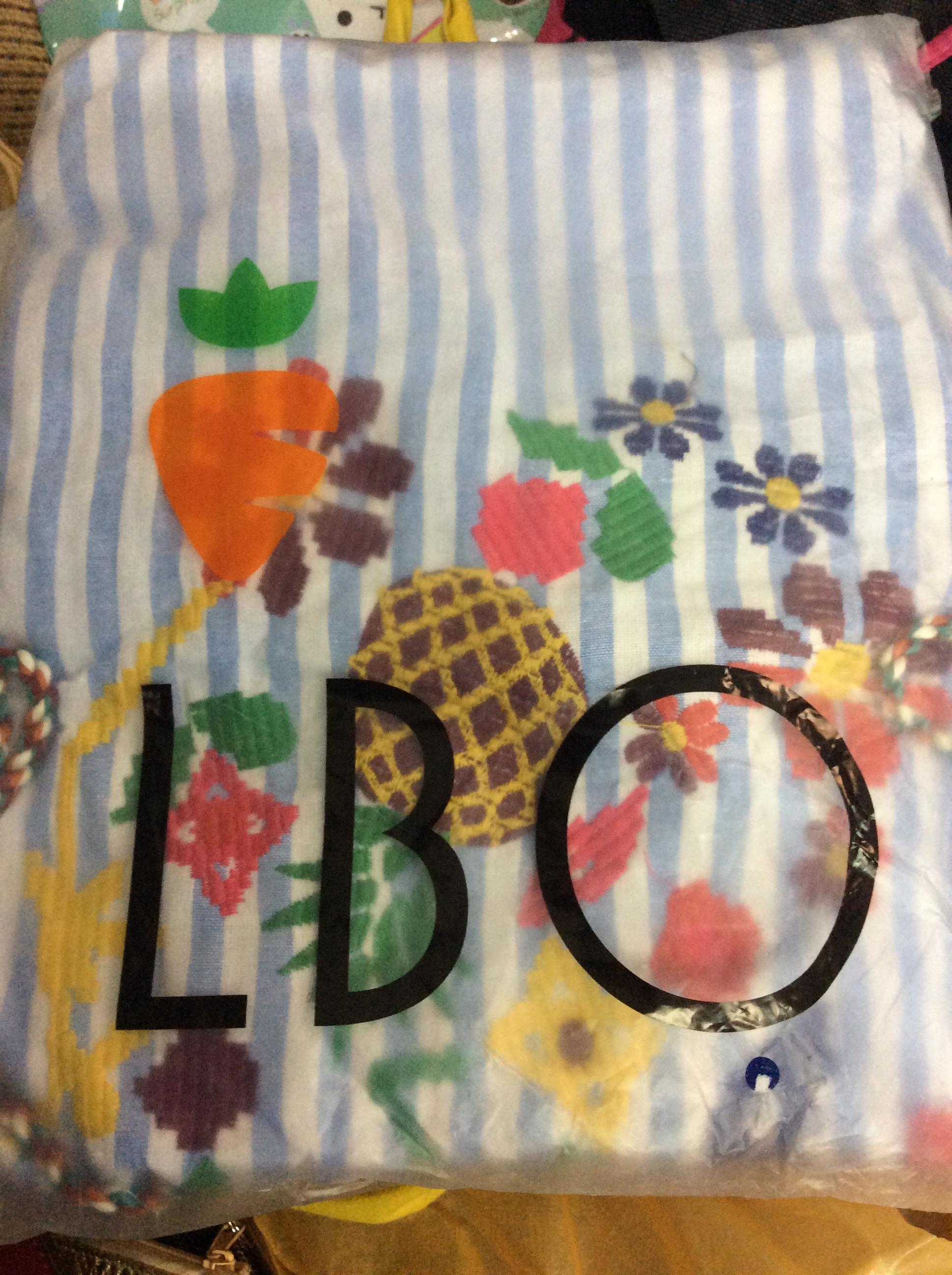 เดรสผ้าคอตตอน แบบงานแบรนด์ งานปักแน่นๆ แขนตุ๊กตา มีเชือกผูกที่คอ ตกแต่งด้วยปอมปอมคัลเลอร์ฟูล แต่งพู่ๆ ที่ชายเก๋ๆ มาพร้อมเชือกผูกโบว์ที่เอว เนื้อผ้าคอตตอน นิ่ม ใส่สบาย ไม่ร้อนใส่สวยๆ ใส่ได้หลายโอกาส ตัวนี้น่ารักมากกก ไม่ควรพลาดค่ะ