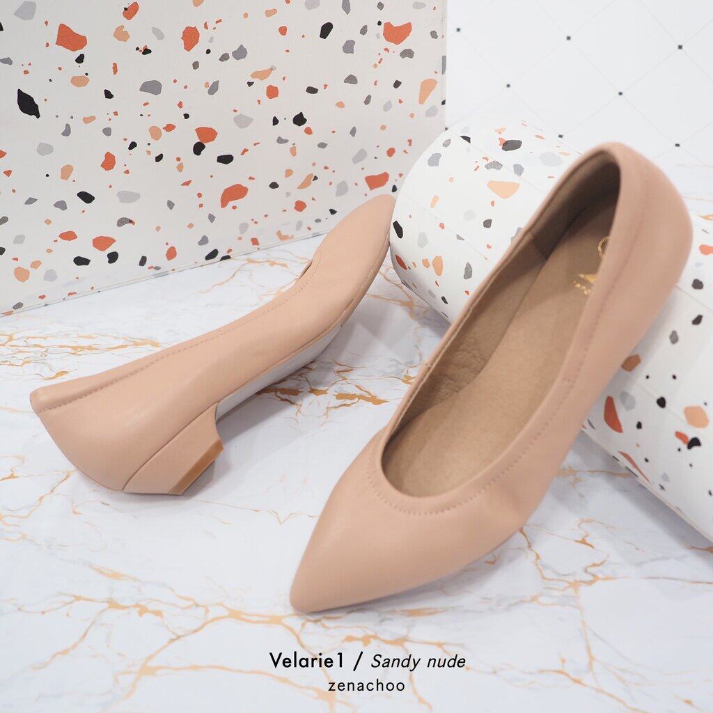 ทรงปกติ เปลี่ยนไซส์ได้-ไม่รับคืน Zenachoo รุ่นขายดี Velarie1 สูง 1นิ้ว สี Sandy nude รองเท้าหัวแหลมหนังแกะแท้