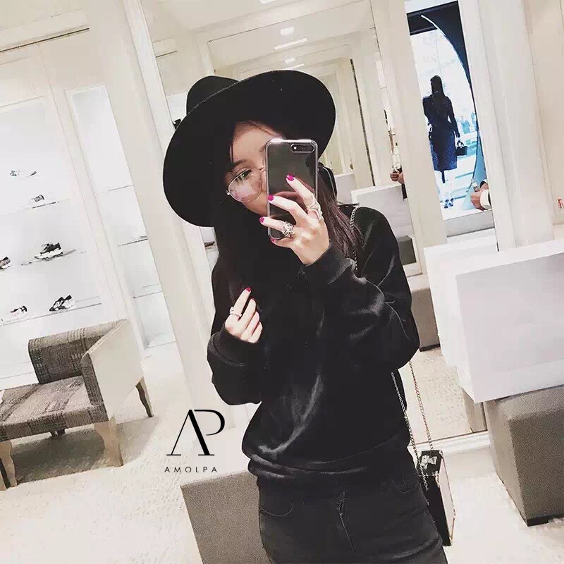 พร้อมส่ง !!! เสื้อแขนยาวผ้ากำมะหยี่ เนื้อดีสุดๆ แต่งกระดุมทองโลโก้Versace อะไหล่อย่างดี!!!! งานดี ของมีจำนวนจำกัด รีบสั่งเลยจ้า