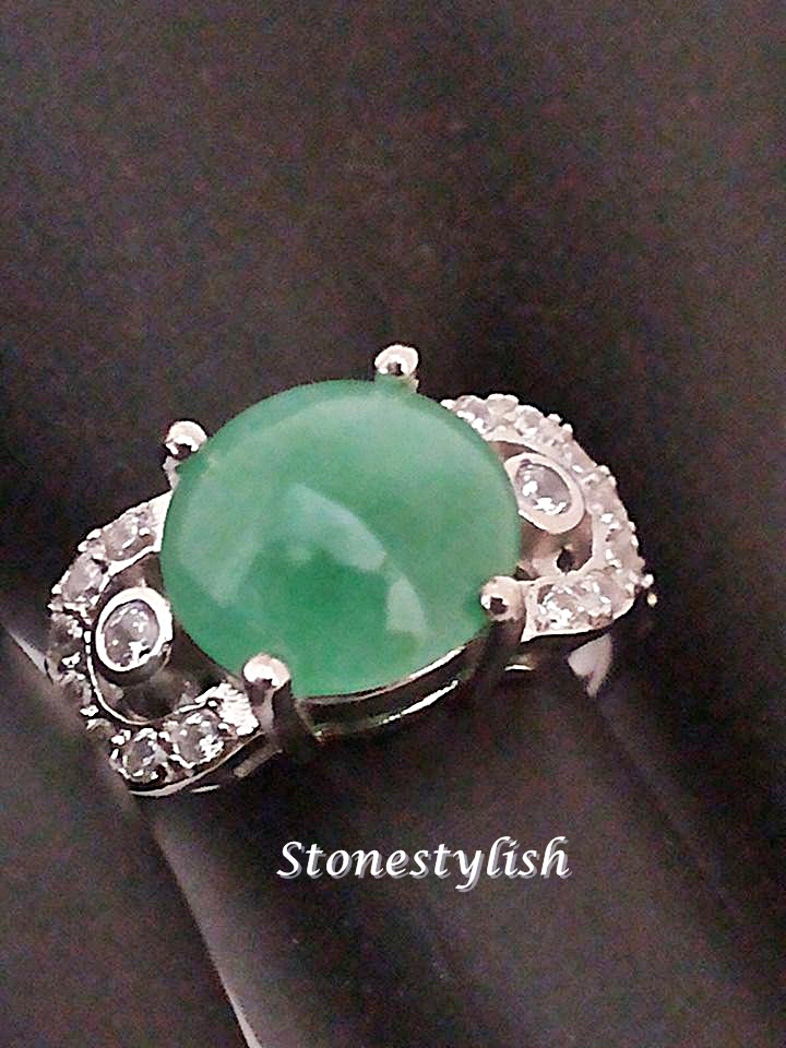 แหวนหยกล้อมคริสตัล Jadite A type Jade