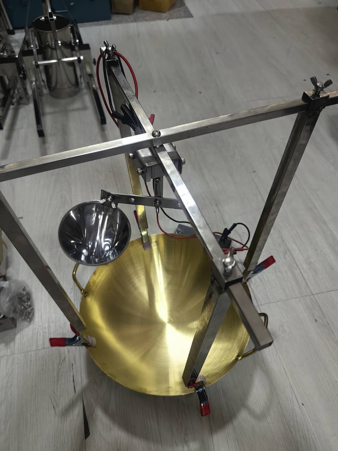 ES27 เครื่องโรยฝอยทองพร้อมกระทะทองเหลือง ไฟ 220V น้ำหนักเบา พกพาสะดวก