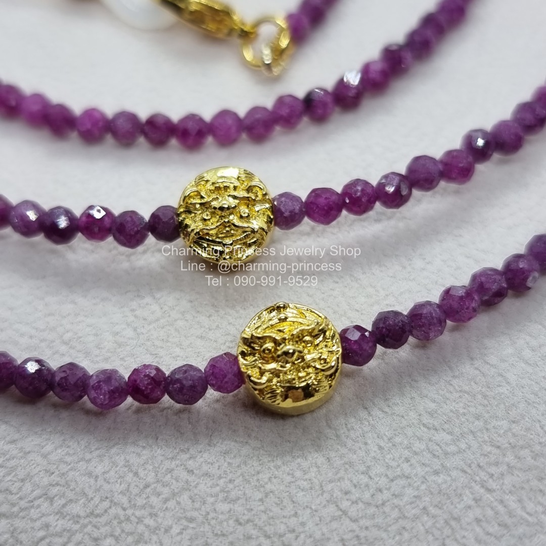 สายคล้องแมส สายคล้องแว่นตา หินนำโชค Ruby ทับทิม ชุดหัวนะโมเสาร์ห้า รุ่นรวยแล้วรวยอีก สร้อยคล้องแมส ( 4in1 ) สายคล้อง mask สายคล้องแว่น สร้อยคอหินนำโชค และยังเป็นเครื่องรางได้อีกด้วย