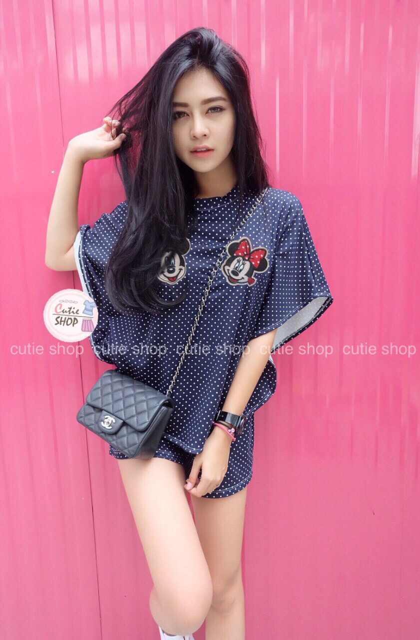 เซ็ตกางเกงขาสั้น มาพร้อมเสื้อทรงค้างคาวลายจุด ติดอาร์มมิกกี้&มินนี่