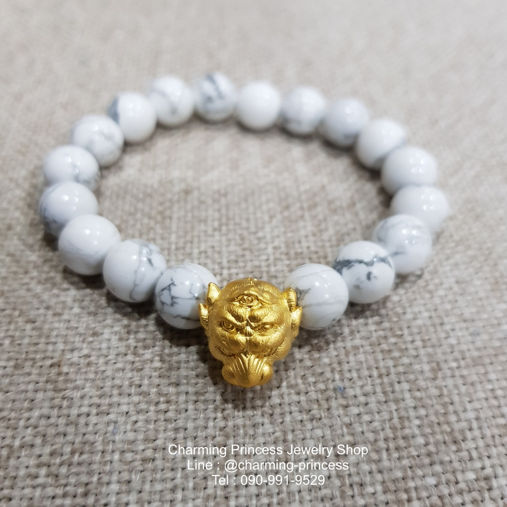 ลูกอมสี่หูห้าตา อาจารย์สุบิน นะหน้าทอง เนื้อทองทิพย์ เครื่องรางของขลัง พุทธคุณ : เมตตามหานิยม เสริมเสน่ห์ ป้องกันภัย โชคลาภ ความร่ำรวย ร้อยพร้อม ฮาวไลท์ Howlite 10 มม