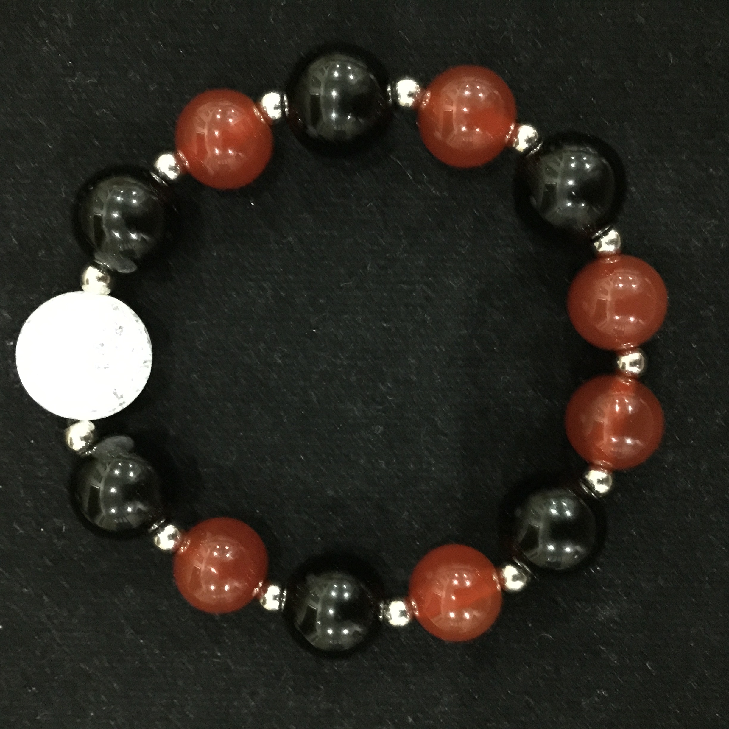 Ice Quartz, Carnelian and Black Onyx ไอซ์ควอทซ์ คาร์เนเลี่ยน และนิล หินแห่งความสุข