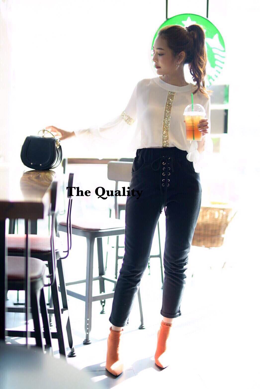 กางเกงวอร์มผ้ายืดใส่สบายม๊ากมาก เก็บทรง เอวสูงใส่สวยเป๊ะ แมทได้หมดค่ะเสื้อยืดก้ได้ แต่งเชือกคล้องเก๋ๆ ดีสุดๆ