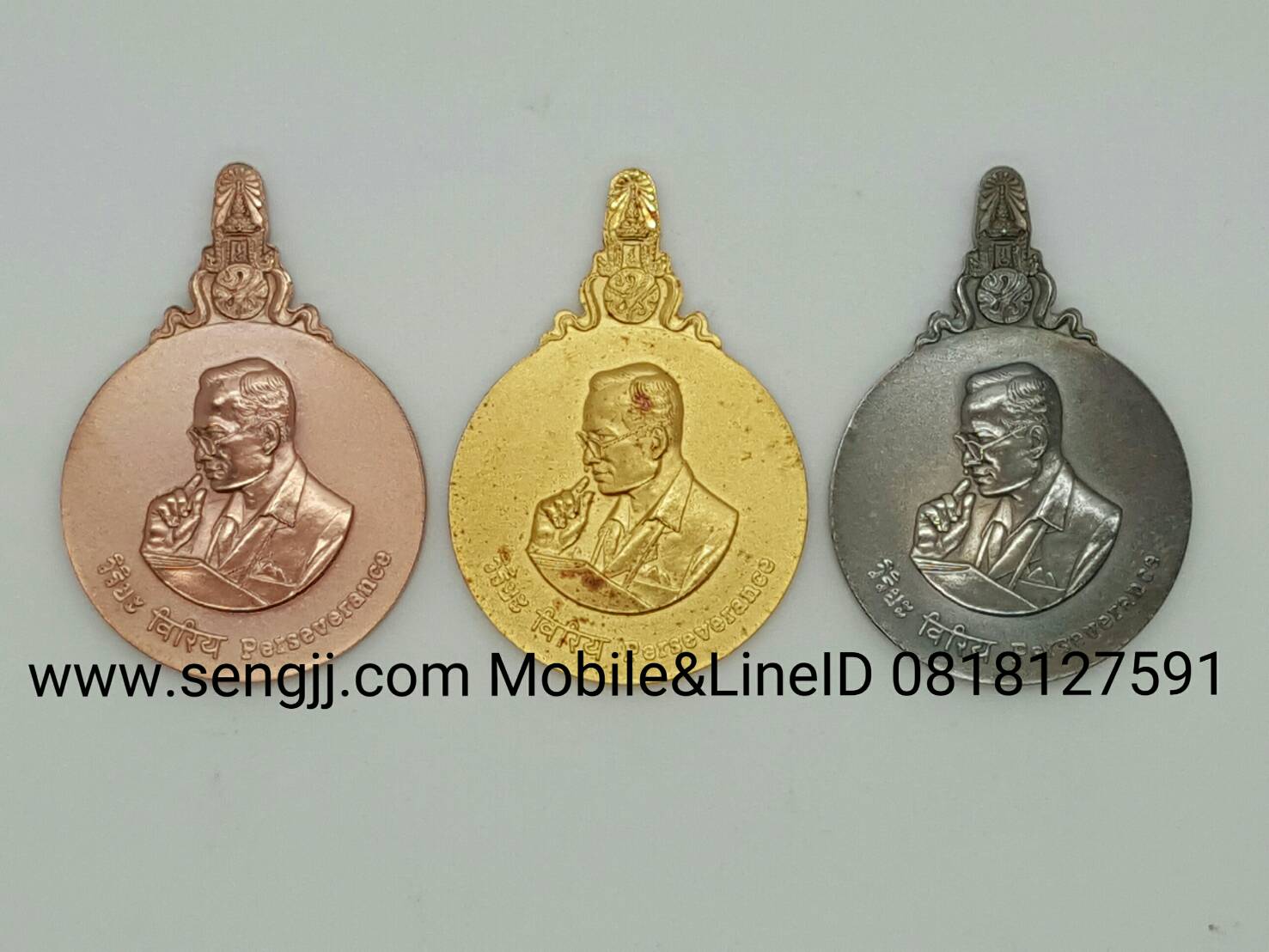 เหรียญที่ระลึกมหาชนก ทอง-เงิน-นาค เล็ก (มีหนังสือ)