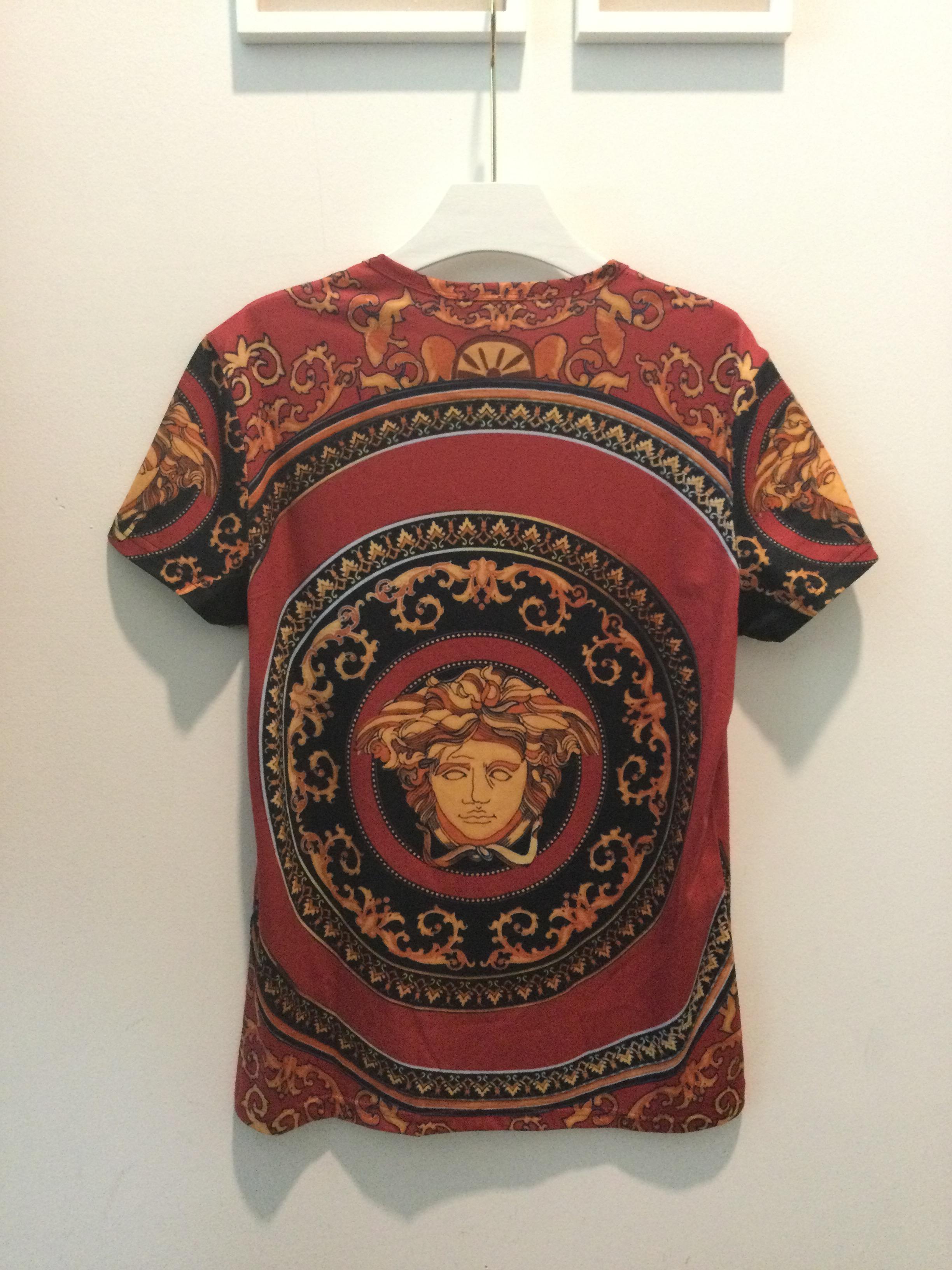 เสื้อลายVersace เสื้อยืดสีแดง