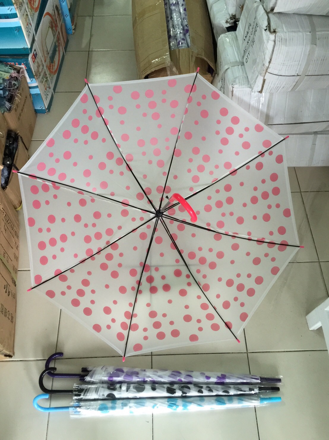 ร่มใสลายจุด