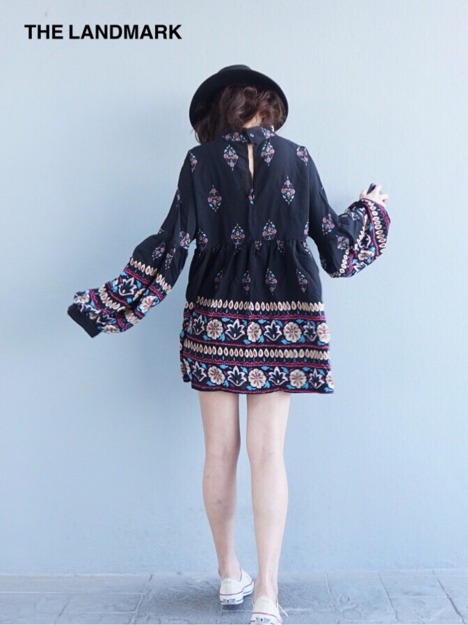 เดรสสั้นผ้าสปันเล่นเชิงผ้าเก๋ๆที่แขนกับช่ายกระโปรงผ้านิ่มใส่สบาย บอกเลยทรงนี้ใส่ได้2ด้านเลยจร้า ใส่แบบไหนก็เริ่ดนะคร้า