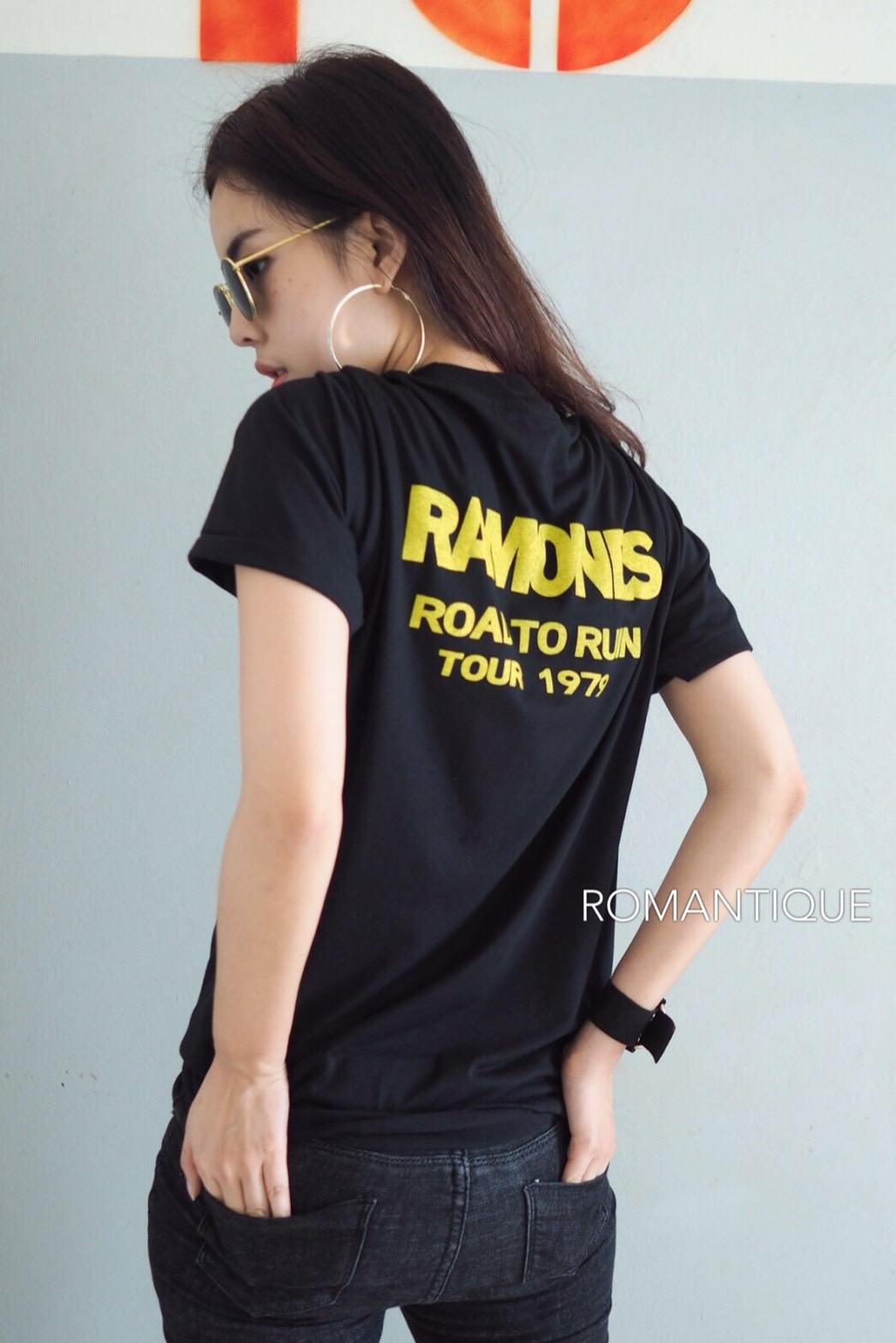 tour shirt เสื้อยืดวงร็อค ผ้าบาง สกรีนลายวงร็อค RAMONES ลายเดียวกันกับที่คุณเป้ย ปานวาดใส่ค่ะ ลายสกรีสวยๆ สกรีนหน้า/หลัง