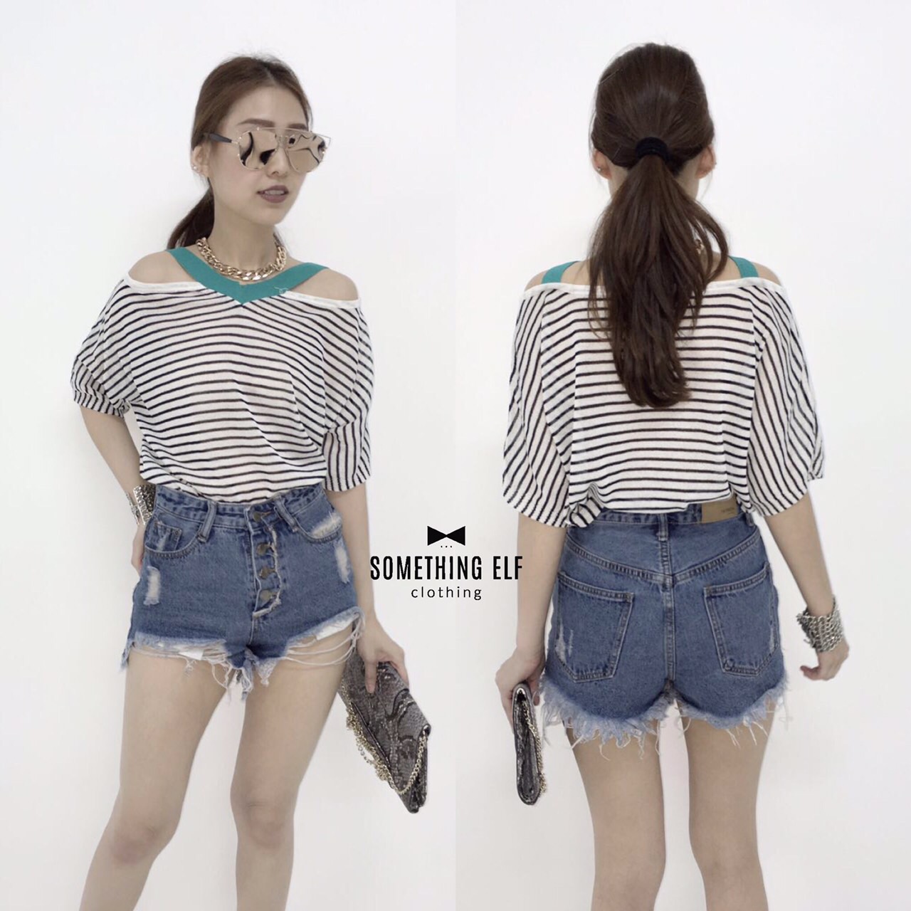 เสื้อไหมพรมลายริ้วขาว-ดำ คอปาด แต่งสายคาดวี หลากสี ใส่สวยค่ะ มี 5 สี ดำ แดง เขียว น้ำเงิน เหลือง