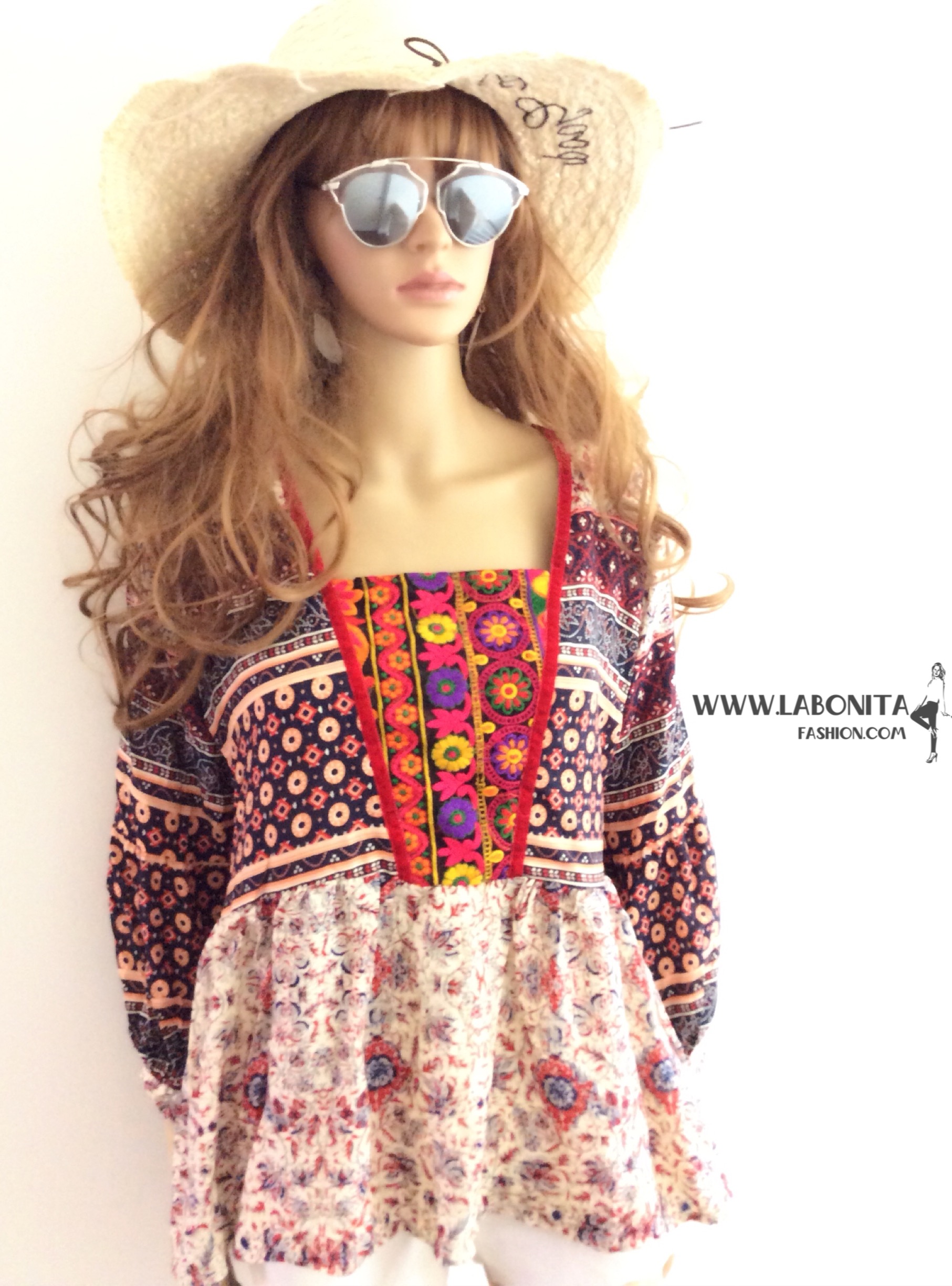 เสื้อโบฮีเมียนทรงสวย อกเสื้อปักลายชนเผ่างานน่ารักมากๆค่ะ