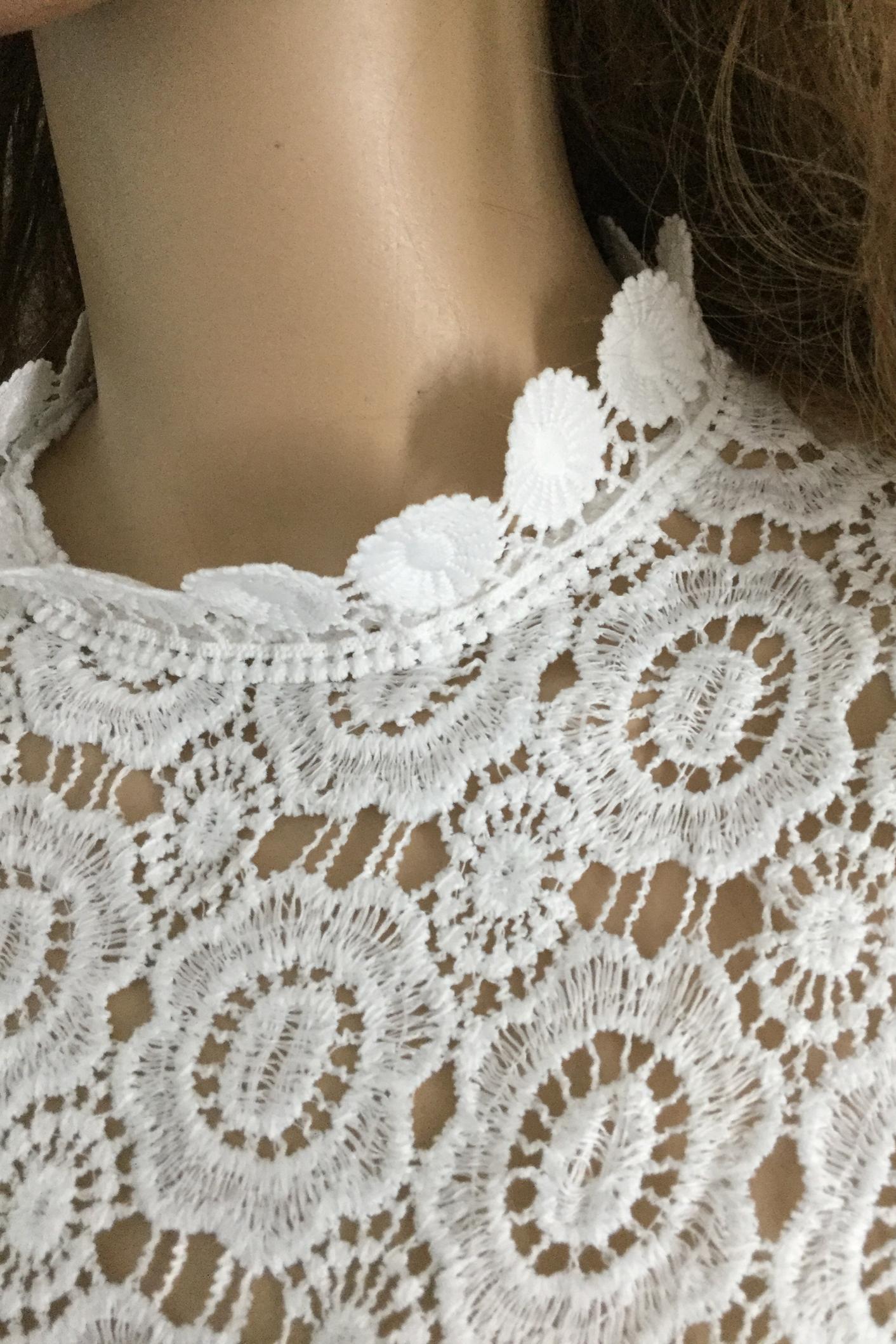 มาเพิ่มค้ะ!! เสื้อแขนยาวลูกไม้ฉลุ Self Portrait ดีไซน์คอลูกไม้ระบายน่ารัก แขนยาวจั้มข้อมือ คัตติ้งเนี้ยบ ซิปรูดหลัง แบบเก๋มากค่ะ (ดาราเซเลปใส่กันตรึม)