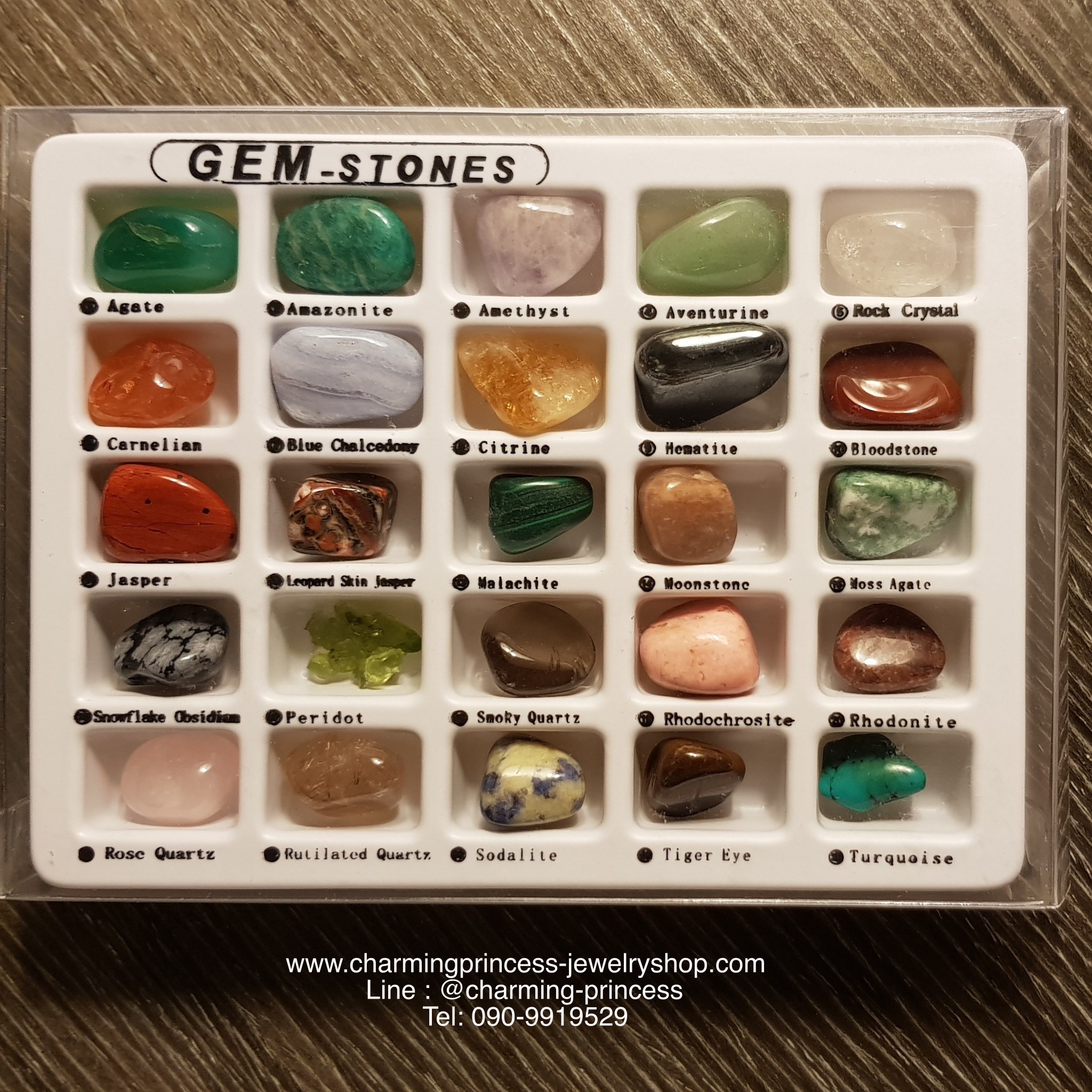 หินสะสมพร้อมชื่อมาในกล่องพร้อมชื่อสวยงาม